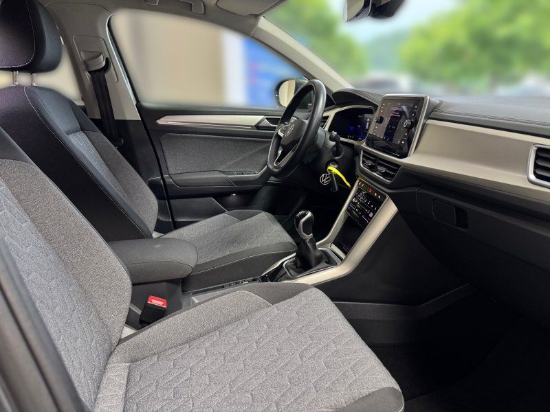 Volkswagen T-Roc 1.5 TSI Move - Samsaru's Car Outlet