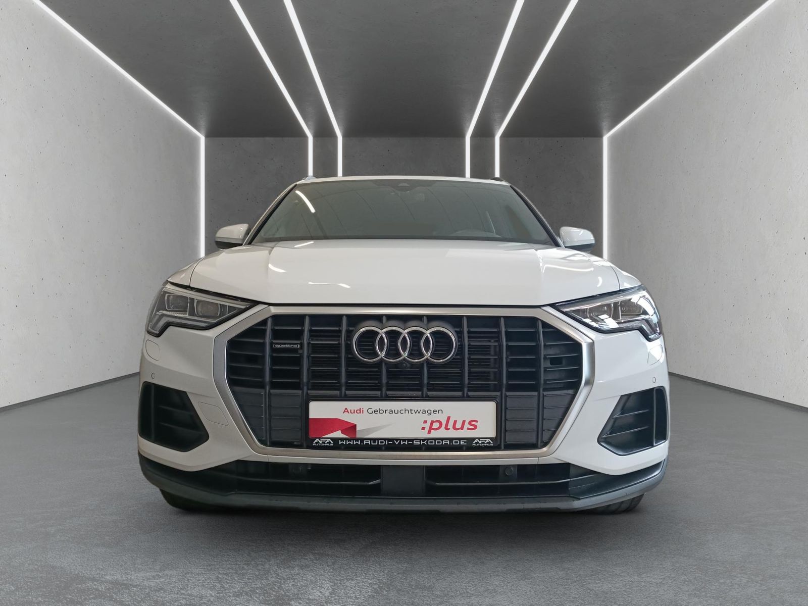 Audi Q3 45 TFSI quattro S line - Samsaru's Car Outlet
