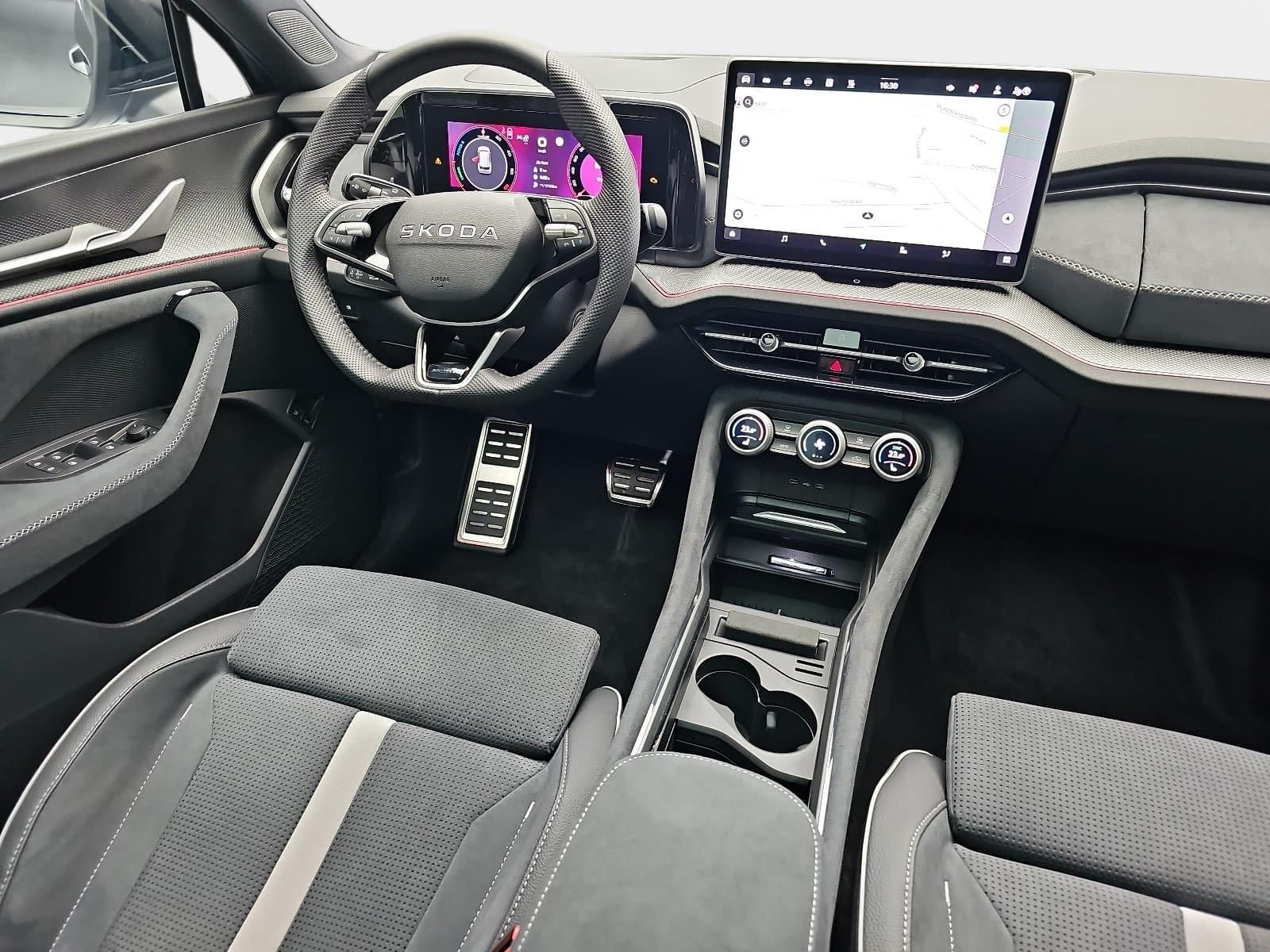 Skoda 1.5 TSI DSG IV PHEV SPORTLINE AHK PANO LM
