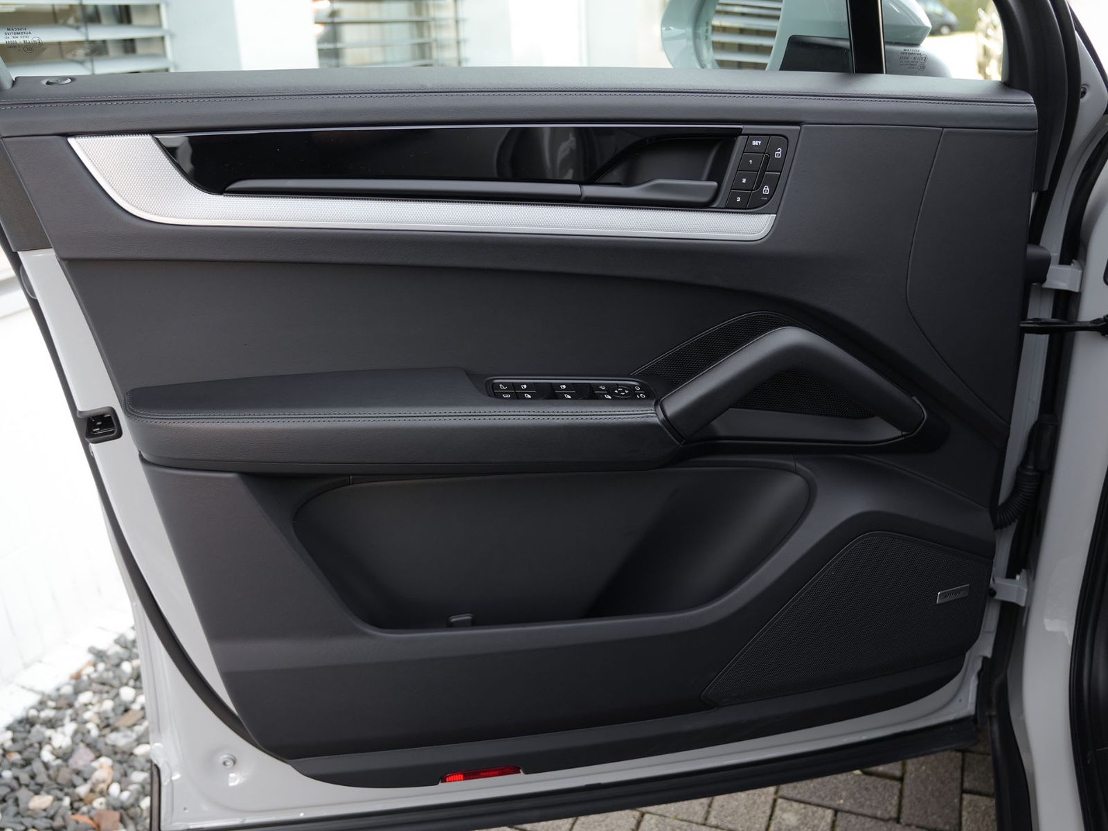 Porsche E-Hybrid INNODRIVE-LUFTF.-PANO-AHK-MASSAGE-VOLL