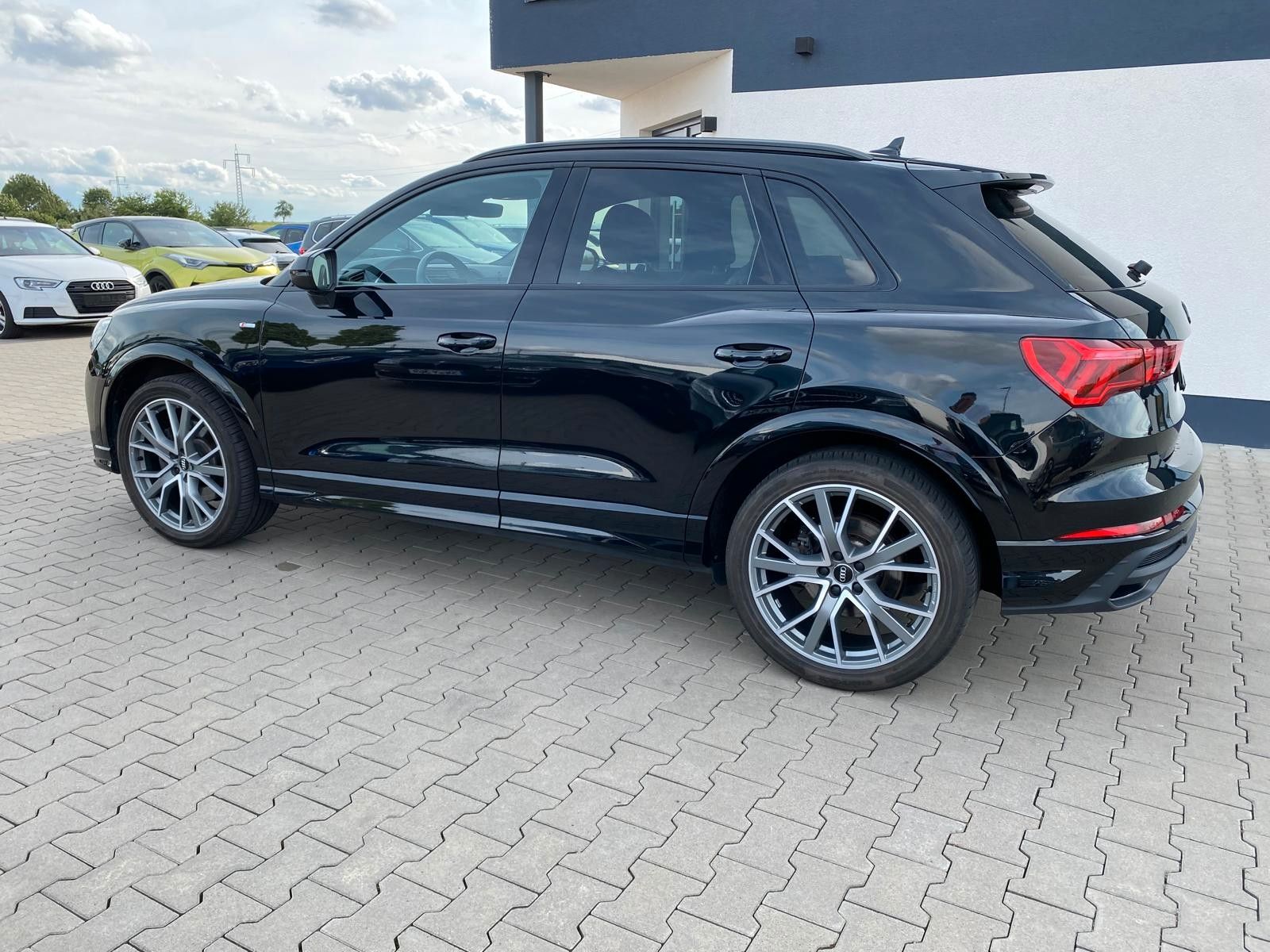 Audi Q3 40 TDI quattro S line - Samsaru's Car Outlet