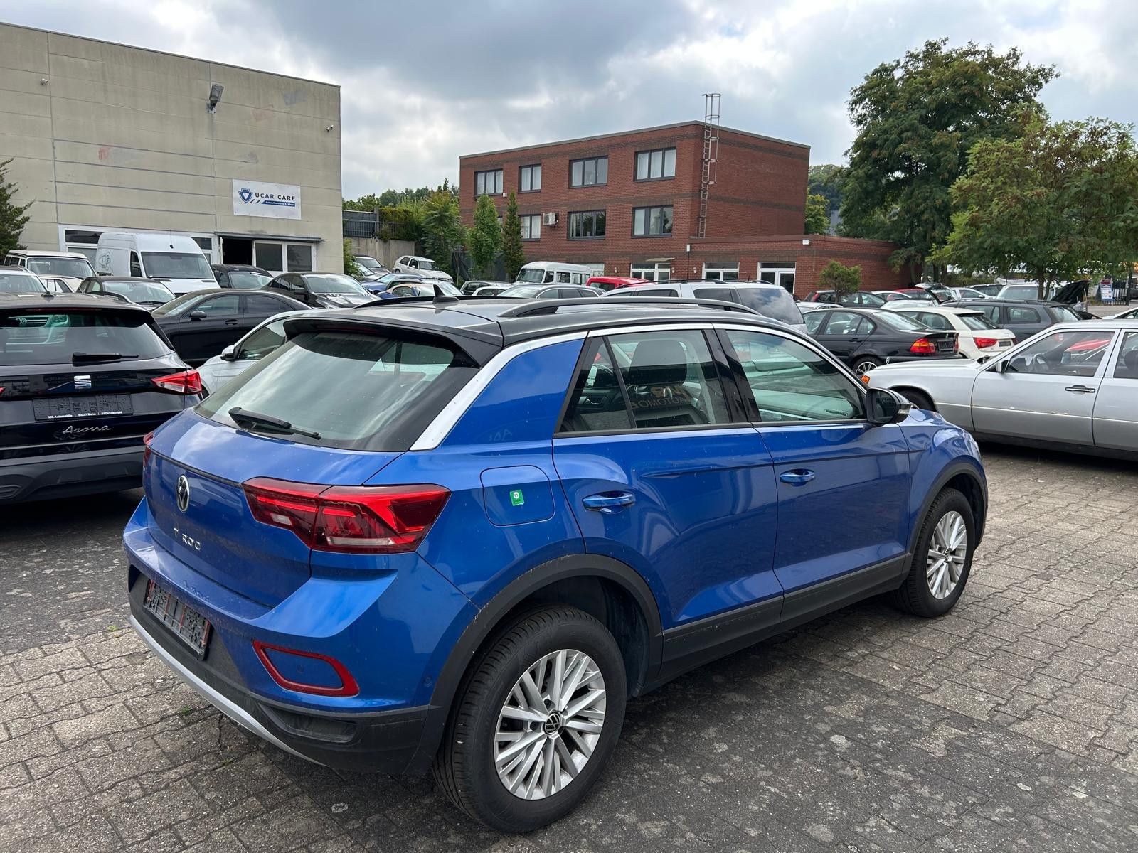 Volkswagen T-Roc Life - Samsaru's Car Outlet