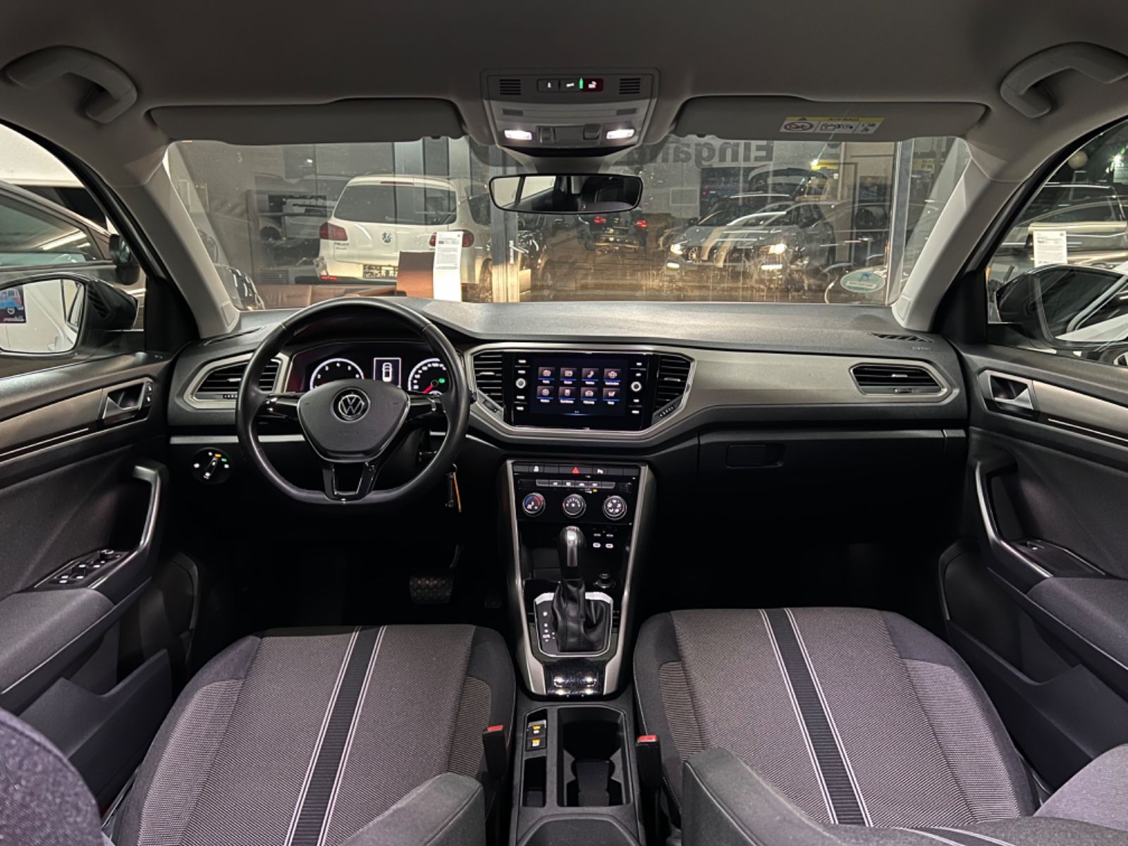 Volkswagen T-Roc Style - Samsaru's Car Outlet