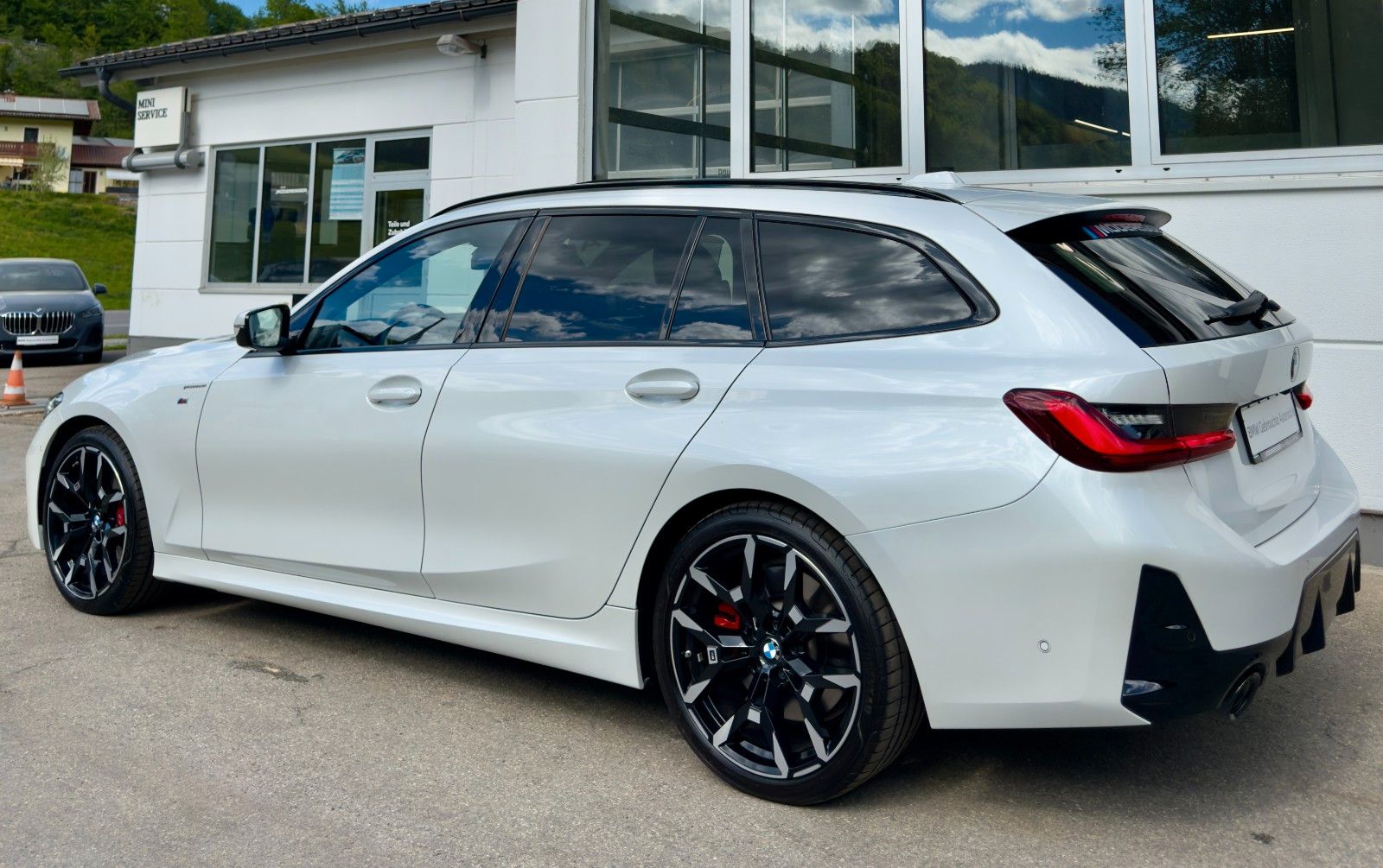 BMW 320d xDrive Touring M Sport Pro AHK|Pano|NP82800