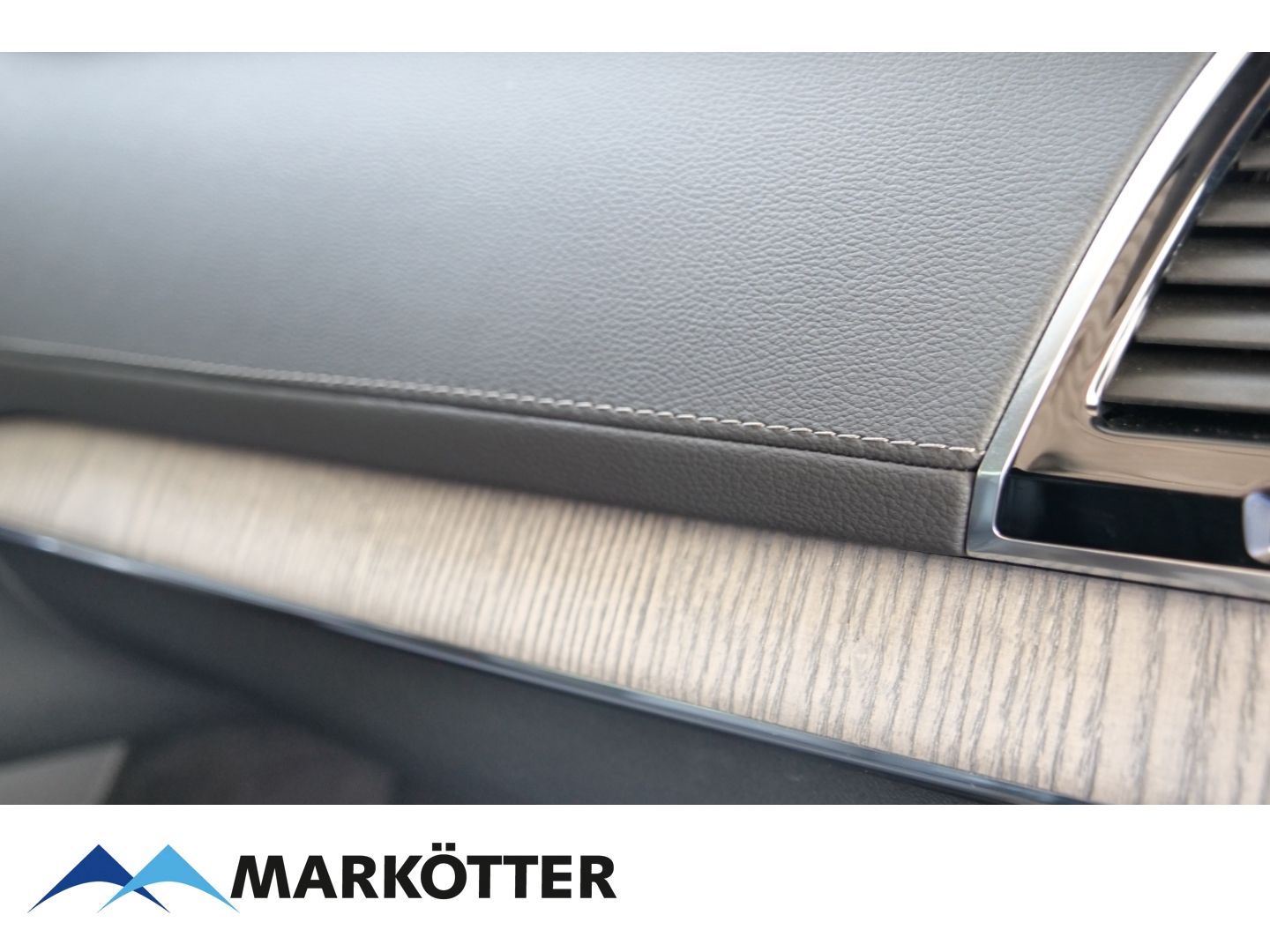 Volvo XC90 T8 AWD Ultra Bright - Samsaru's Car Outlet
