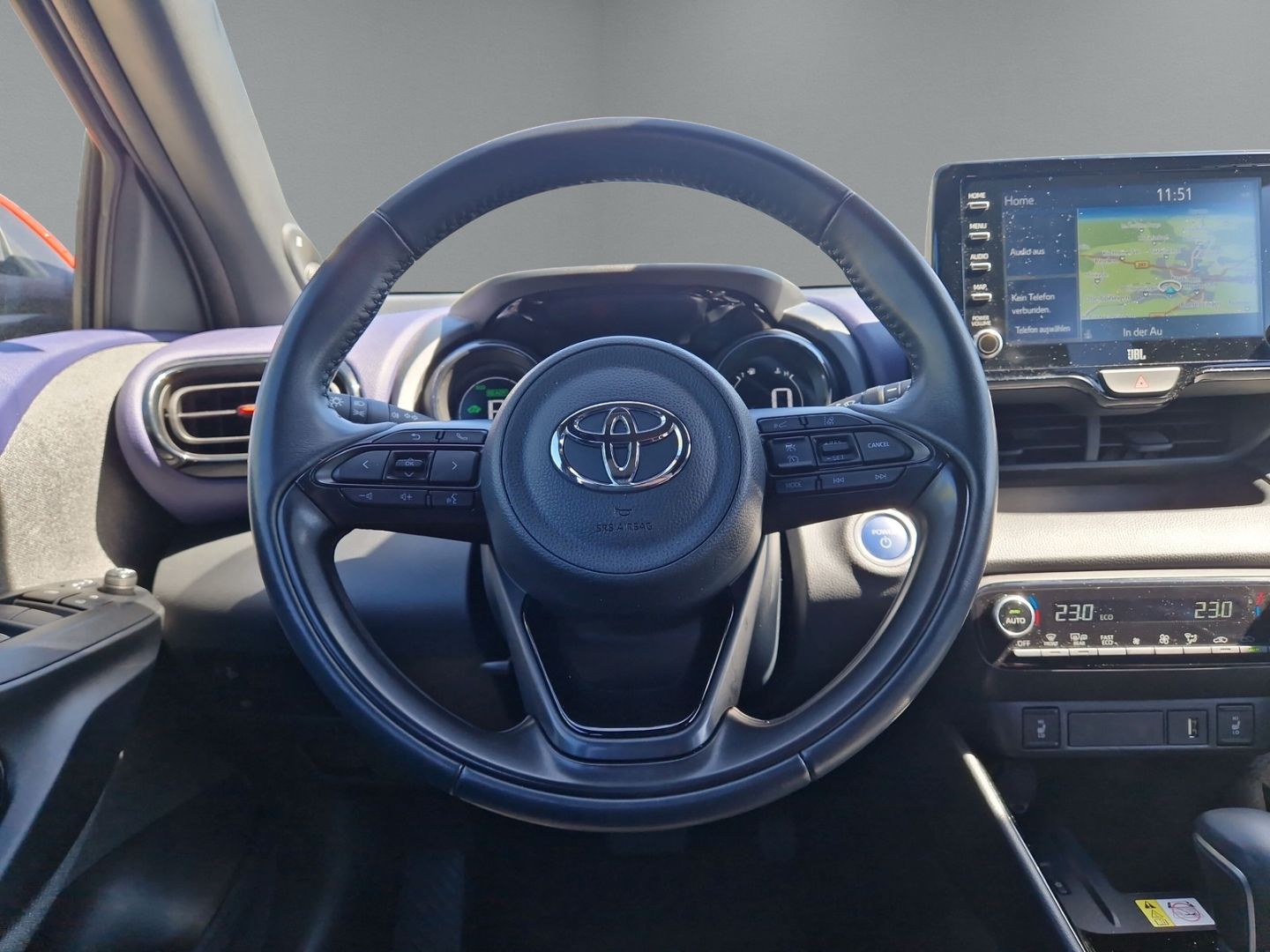 Toyota Yaris Hybrid Tokyo Pop-Out HUD Navi Soundsystem