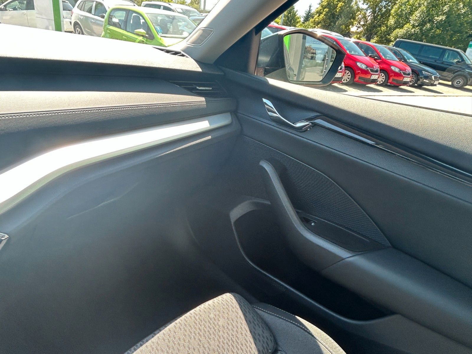 Skoda OCTAVIA Combi 1.5 TSI - Samsaru's Car Outlet