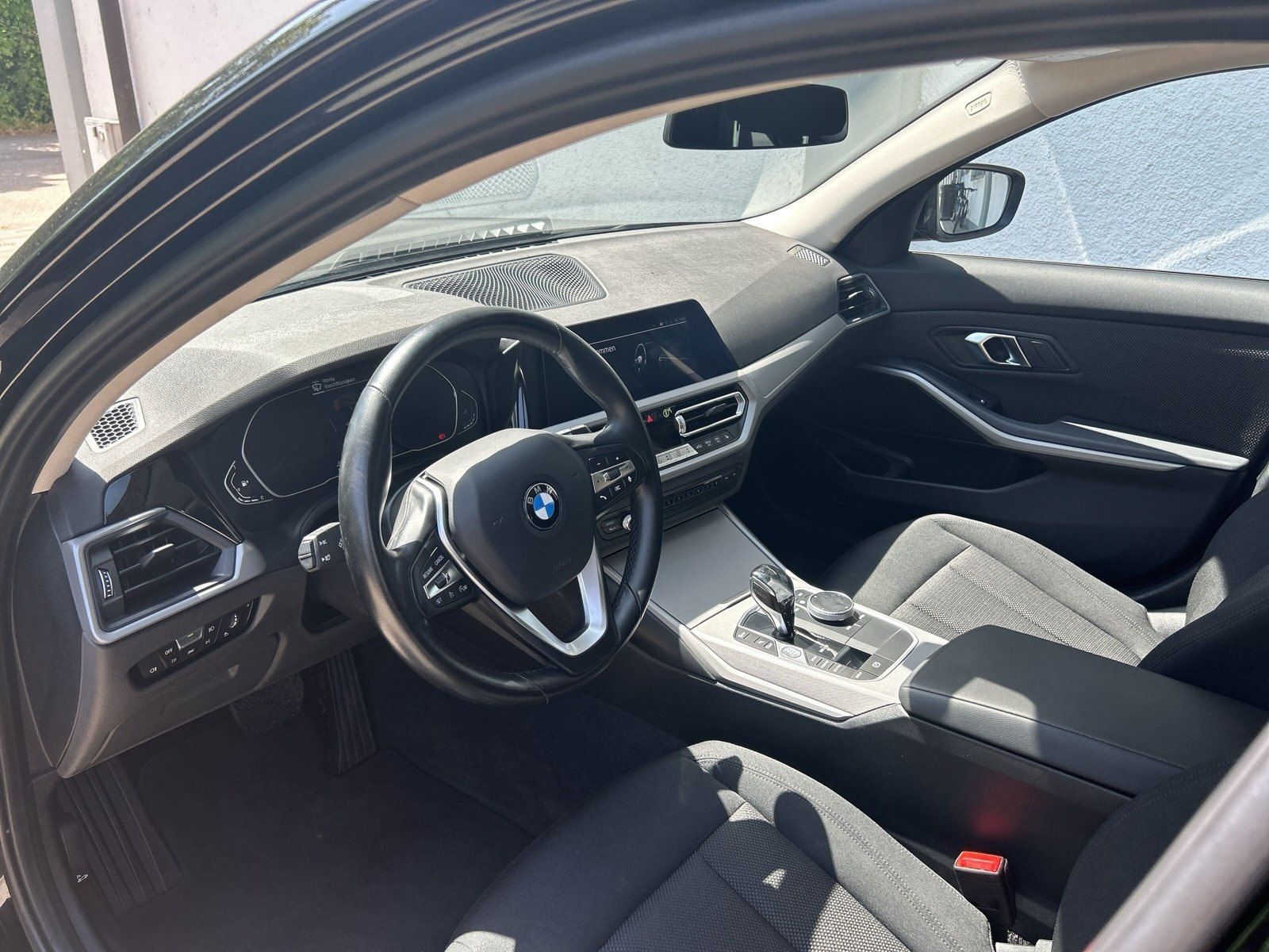 BMW 318i Touring - Samsaru's Car Outlet
