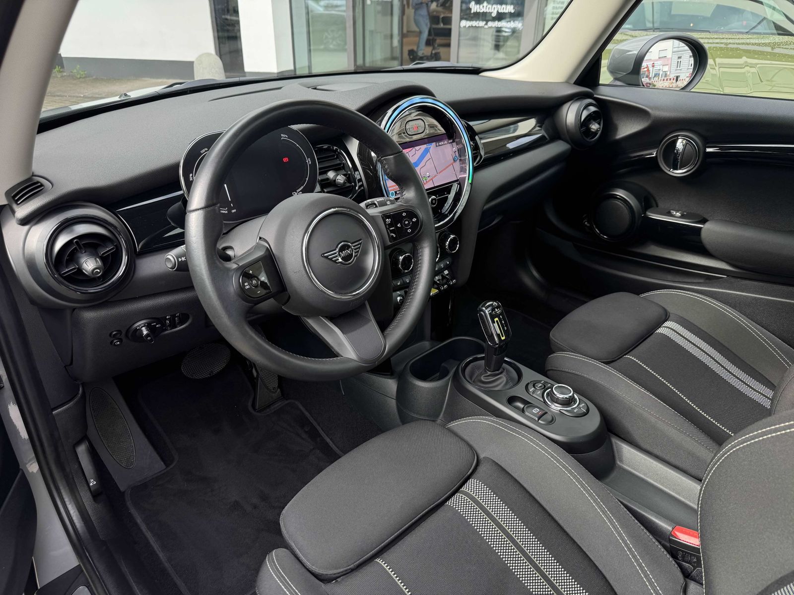 MINI Cooper SE - Samsaru's Car Outlet