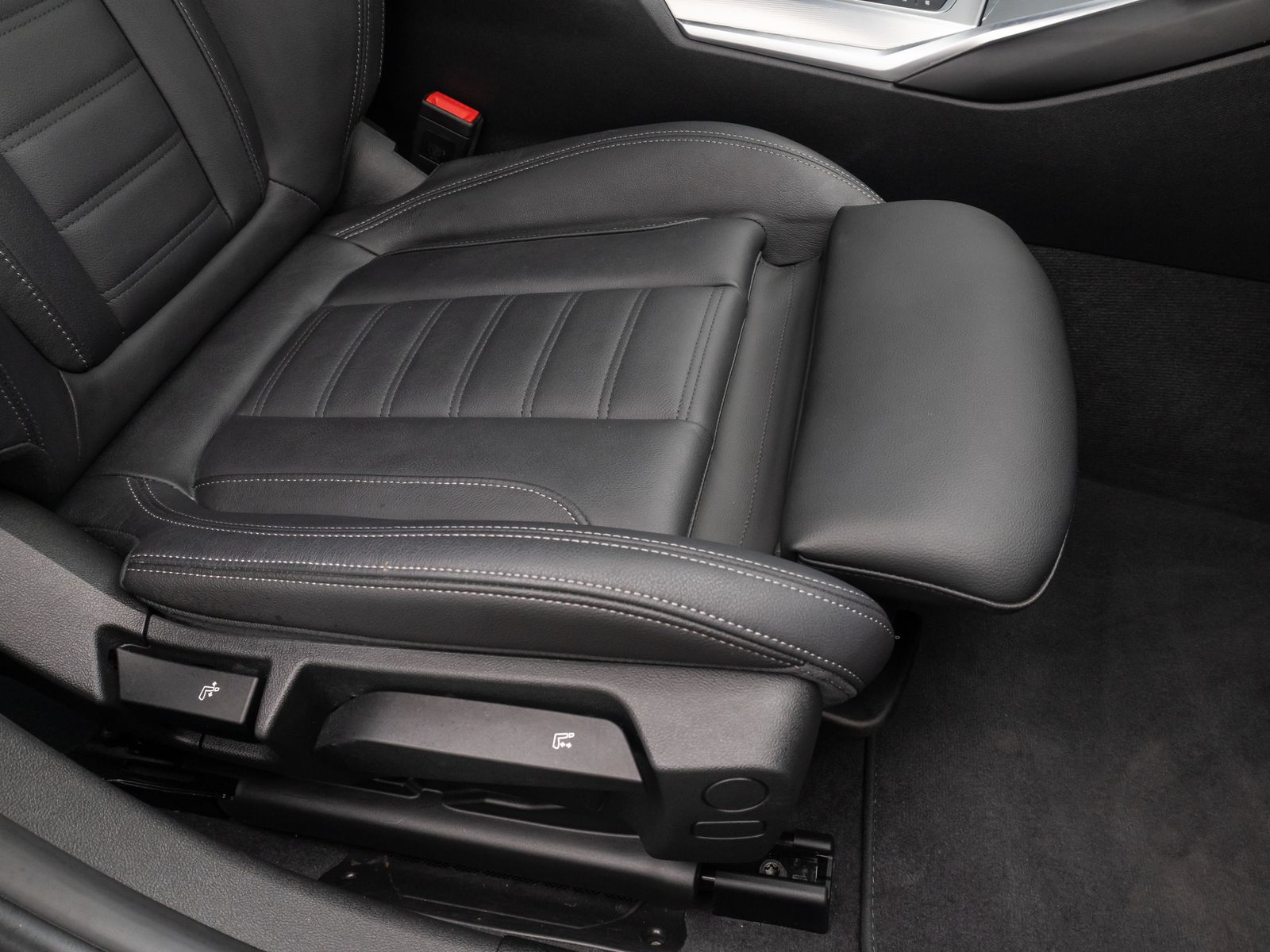BMW 320i Sport Line - Samsaru's Car Outlet