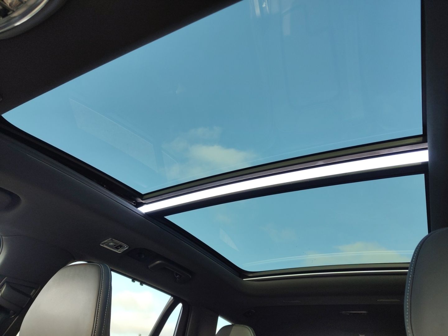 Volvo XC90 R Design Plug-In AWD 7-Sitzer AHK ACC Pano