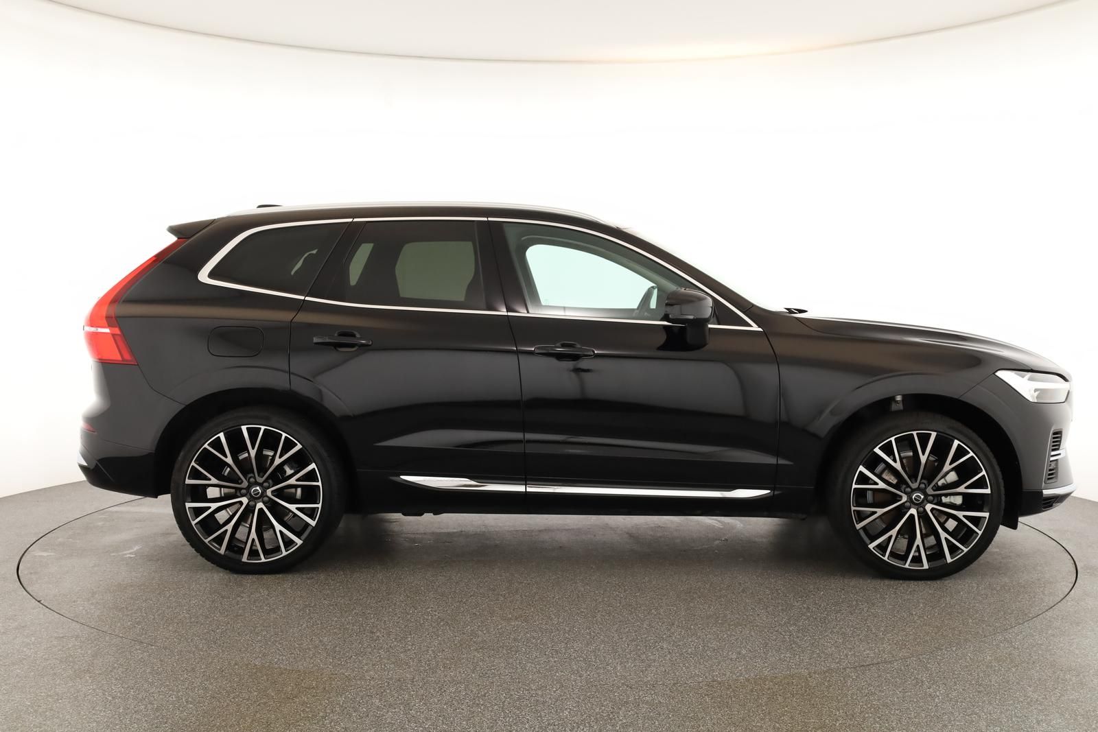 Volvo XC60 Recharge T6 AWD Core Pano Kam STHZ 20" AHK