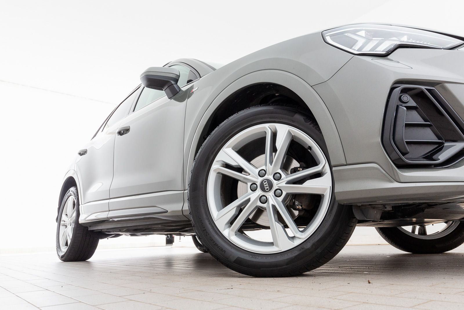 Audi Q3 S line 35 TDI quattro S tronic - Samsaru's Car Outlet