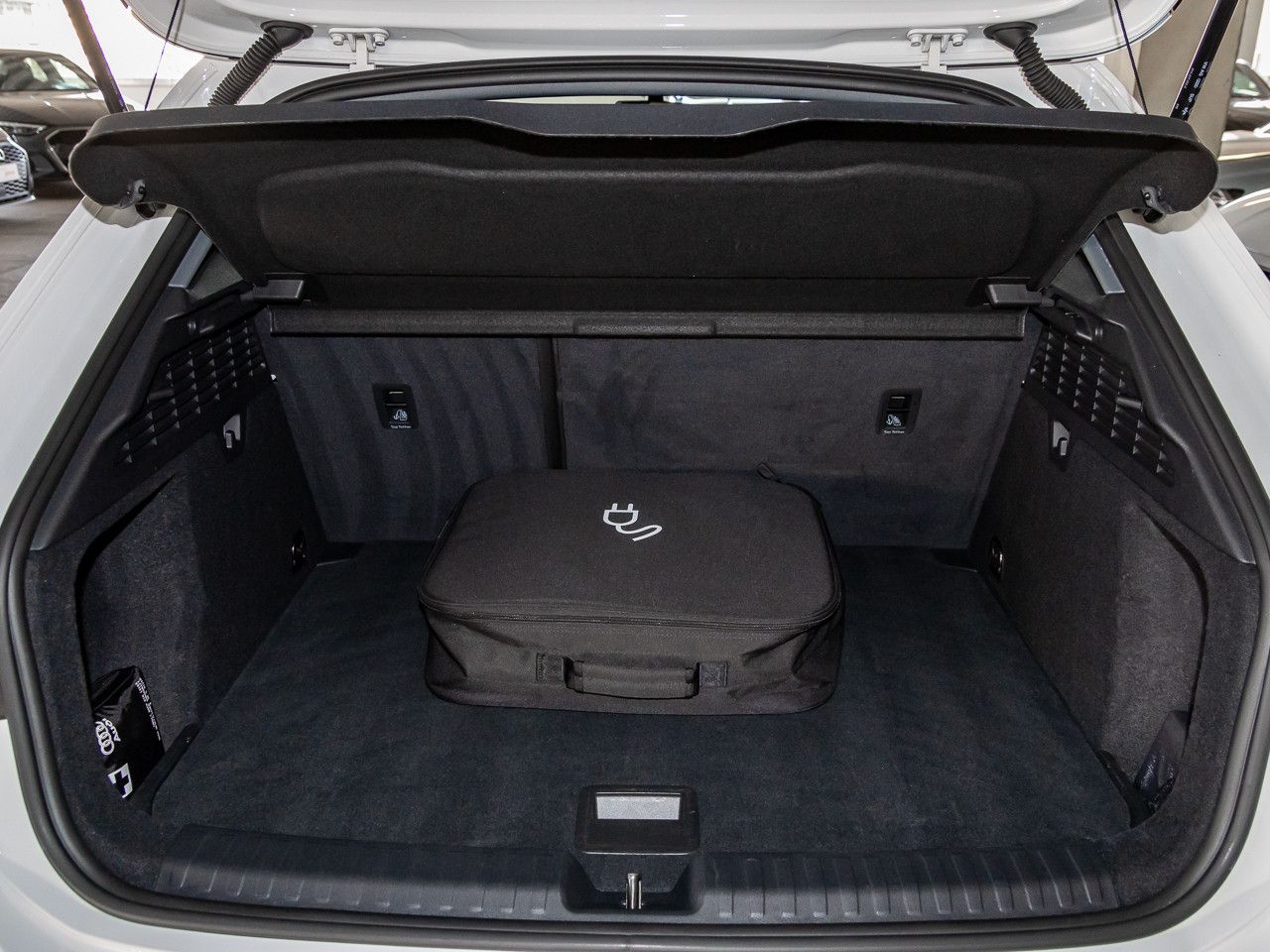 Audi A3 Sportback 40 TFSI e advanced - Samsaru's Car Outlet