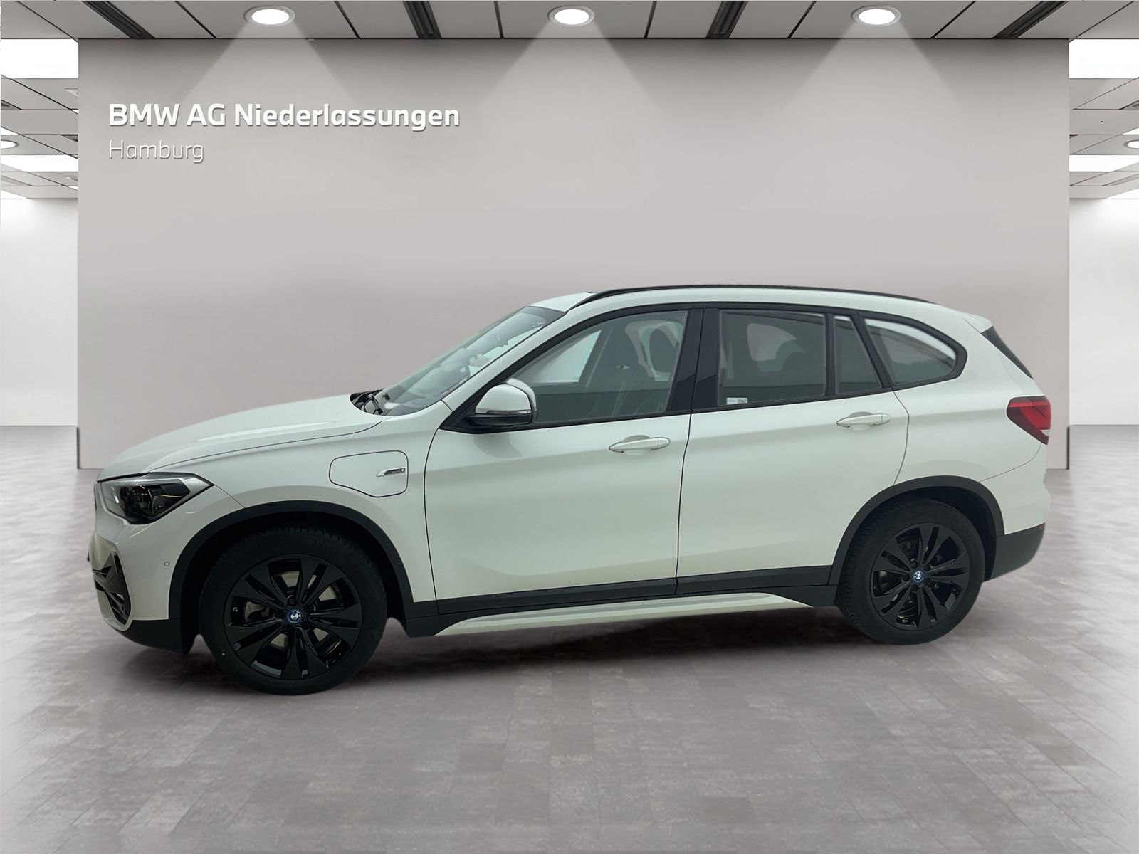 BMW X1 xDrive25e Sport Line - Samsaru's Car Outlet