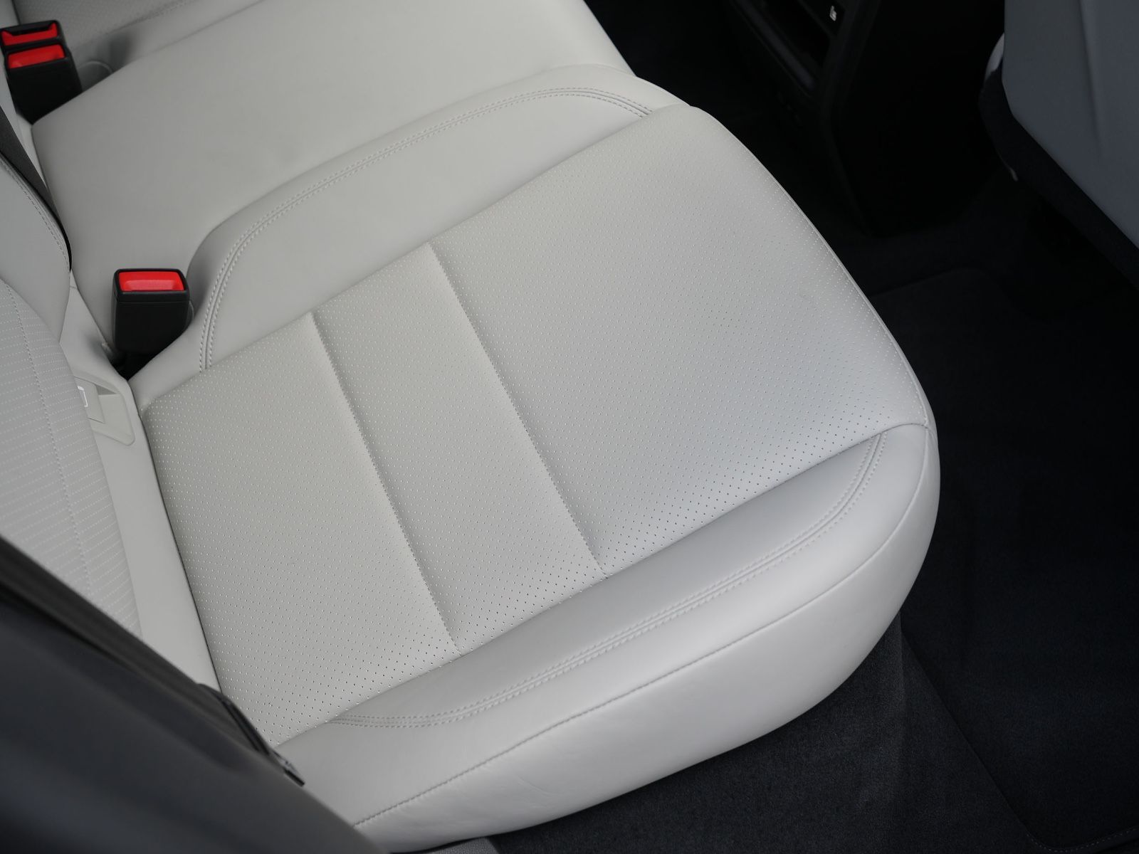 Porsche Macan 4 - Samsaru's Car Outlet