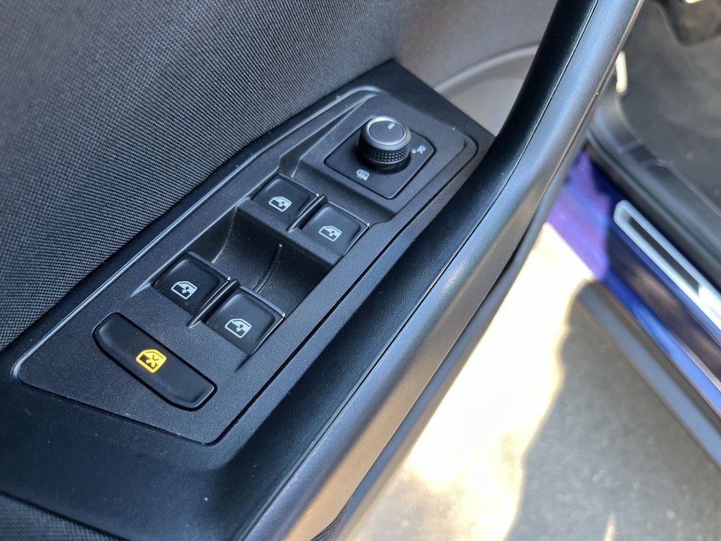 Volkswagen T-Roc 1.5 TSI United - Samsaru's Car Outlet