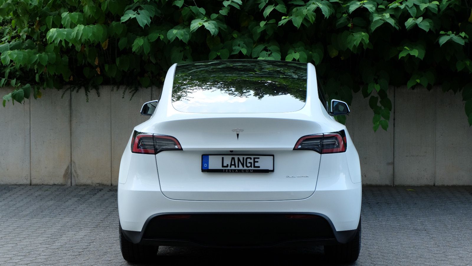 Tesla Model Y Long Range Dual AWD