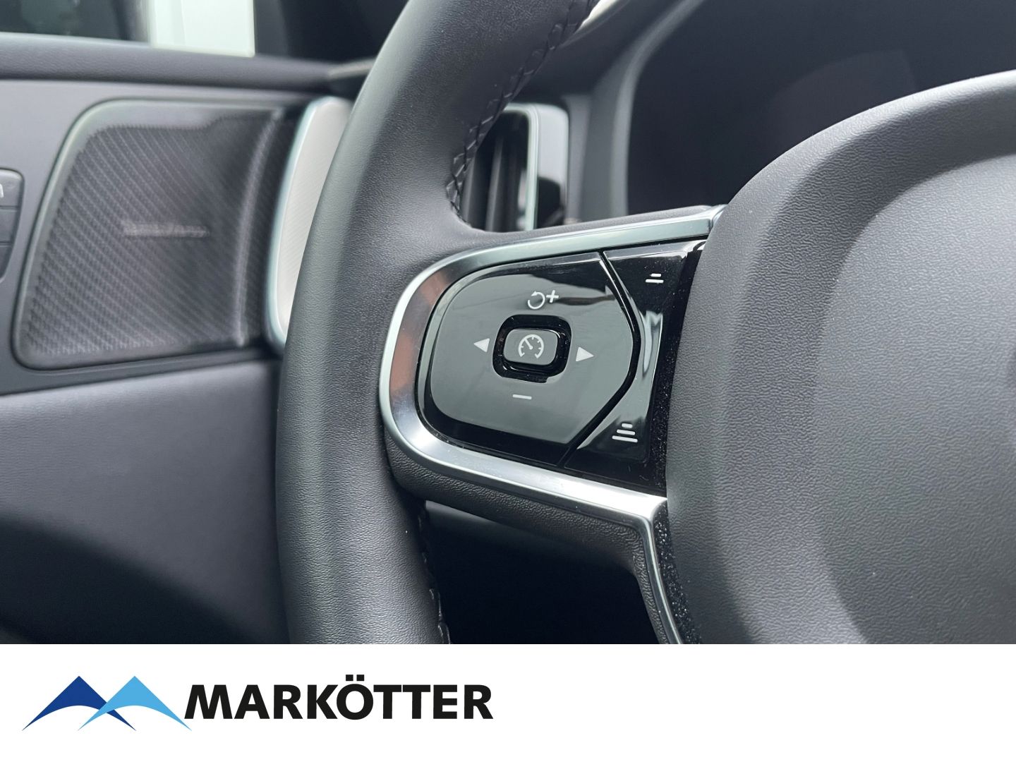 Volvo XC60 T6 AWD Recharge R Design - Samsaru's Car Outlet