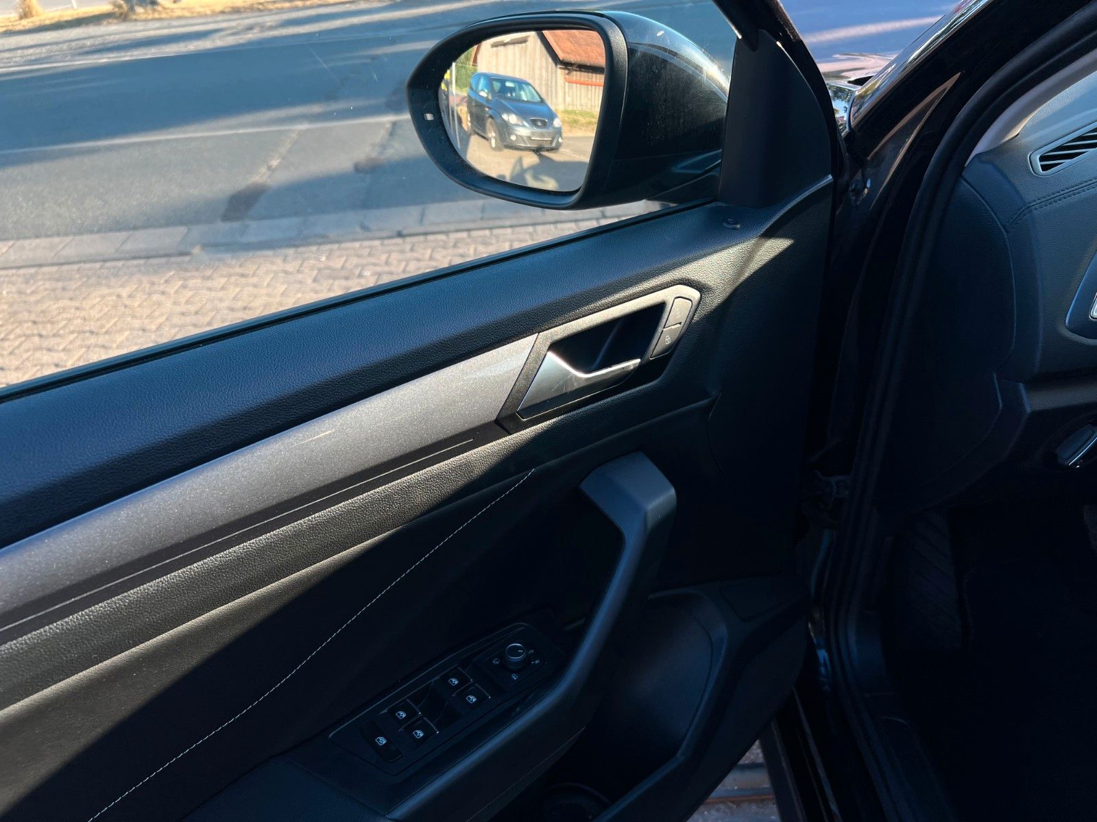 Volkswagen T-Roc Style - Samsaru's Car Outlet