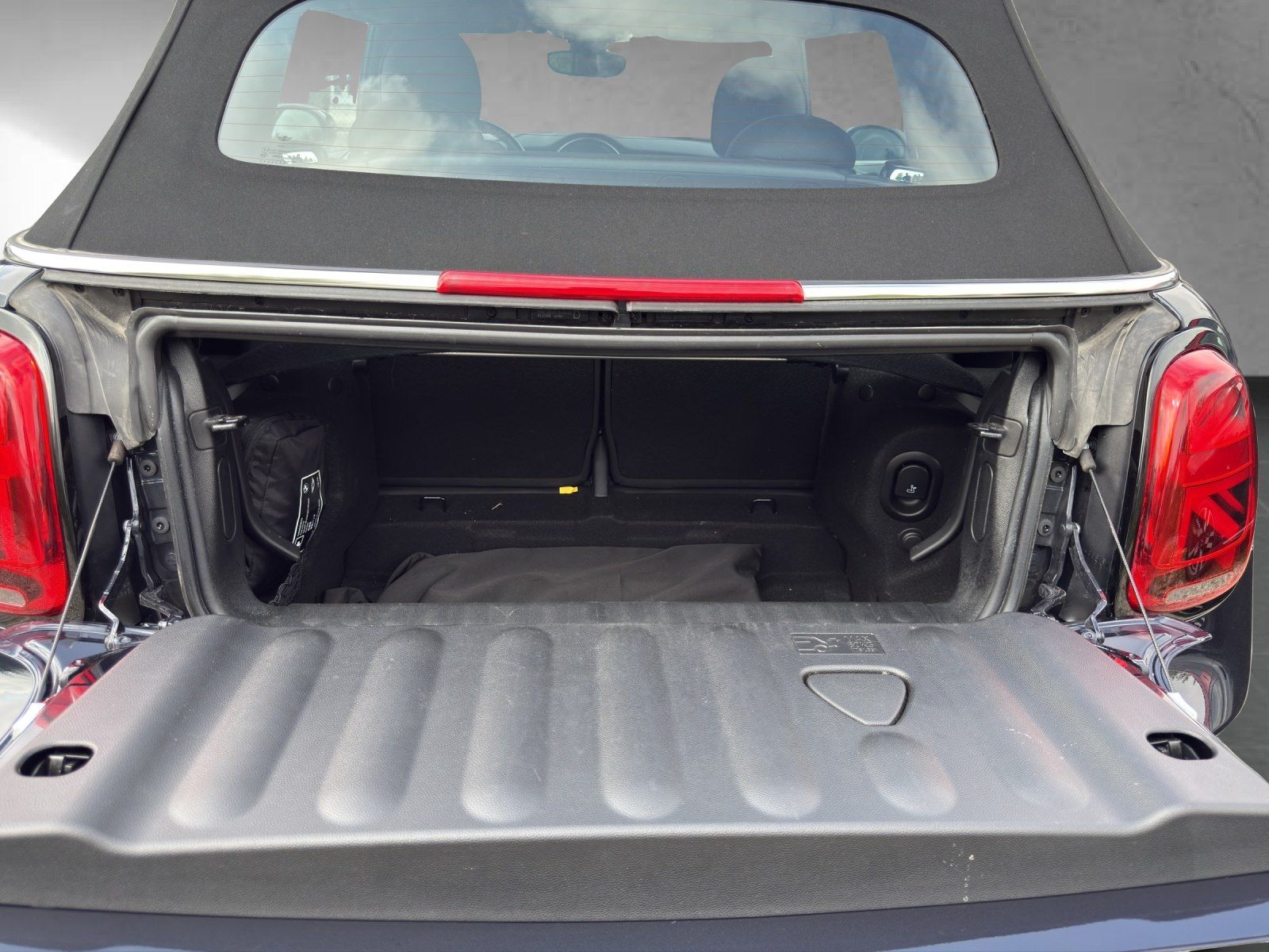 MINI Cooper S Cabrio - Samsaru's Car Outlet