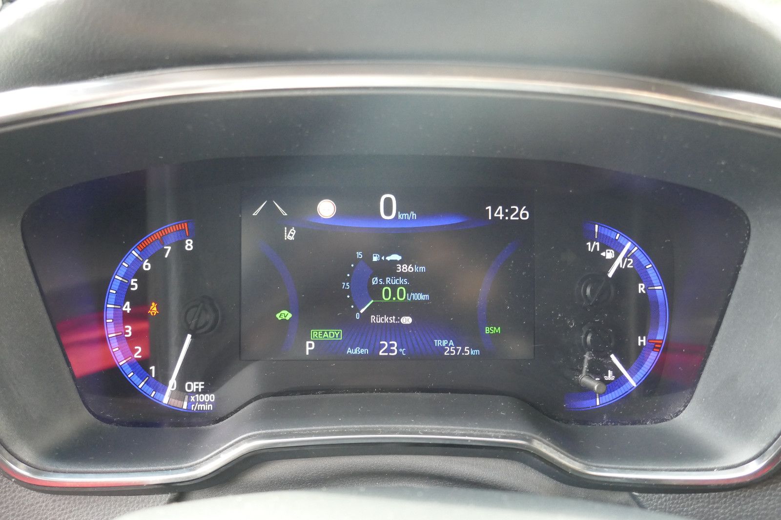Toyota Corolla 2.0 Hybrid Lounge - Samsaru's Car Outlet