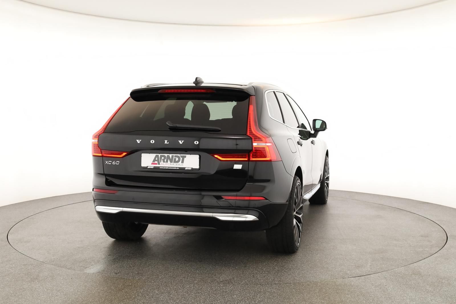 Volvo XC60 Recharge T6 AWD Core Pano Kam STHZ 20" AHK