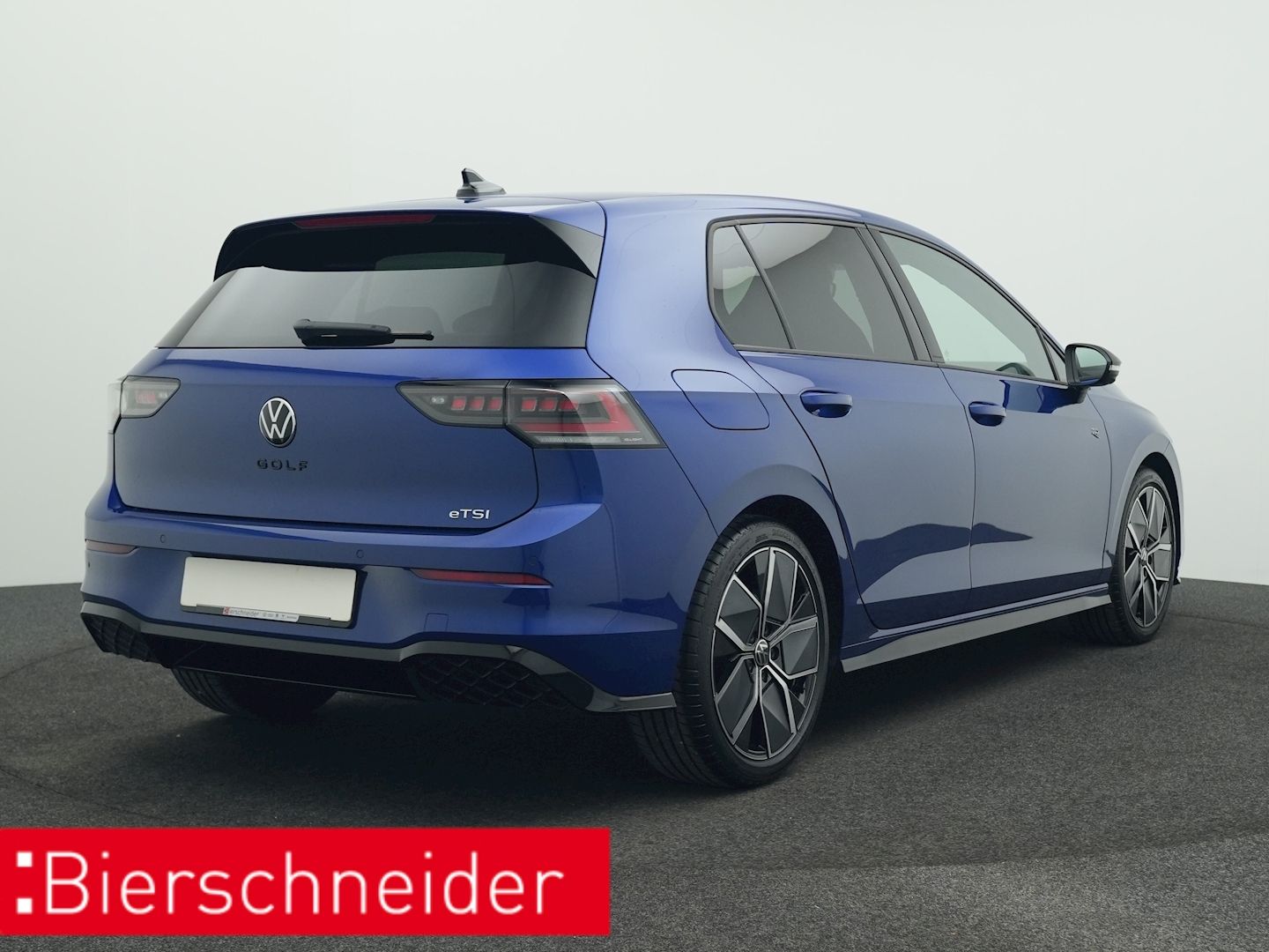 Volkswagen Golf 8 1.5 eTSI DSG R-Line BLACK-STYLE 5-J.-GAR