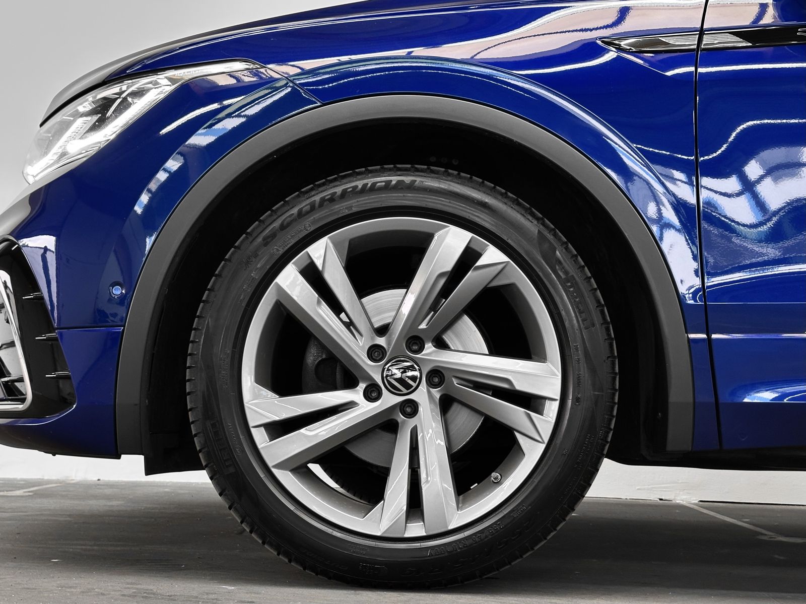 Volkswagen Tiguan R-Line - Samsaru's Car Outlet