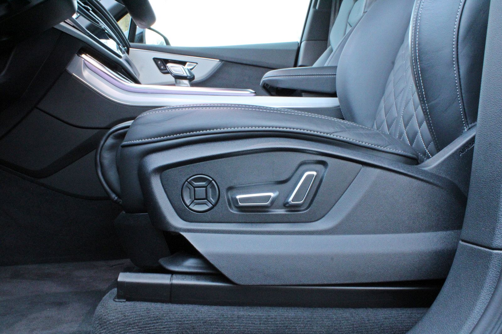 Audi Q7 50TDI S LINE BLACK PANO HUD STHZ AHK MATRIX
