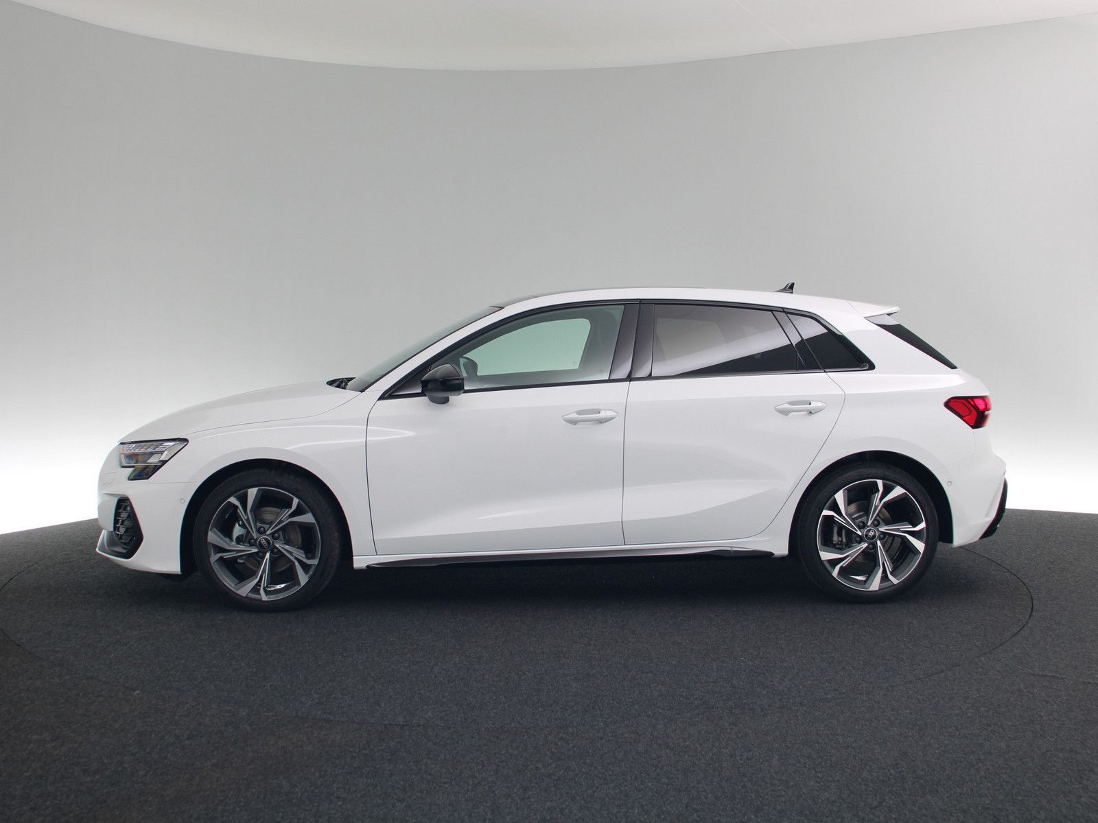 Audi A3 Sportback 35 TFSI S line - Samsaru's Car Outlet