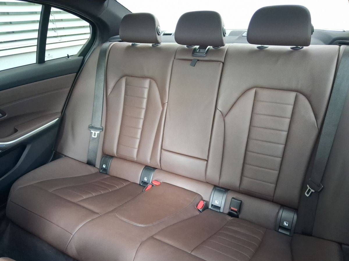 BMW 330e Lim Sport Line - Samsaru's Car Outlet