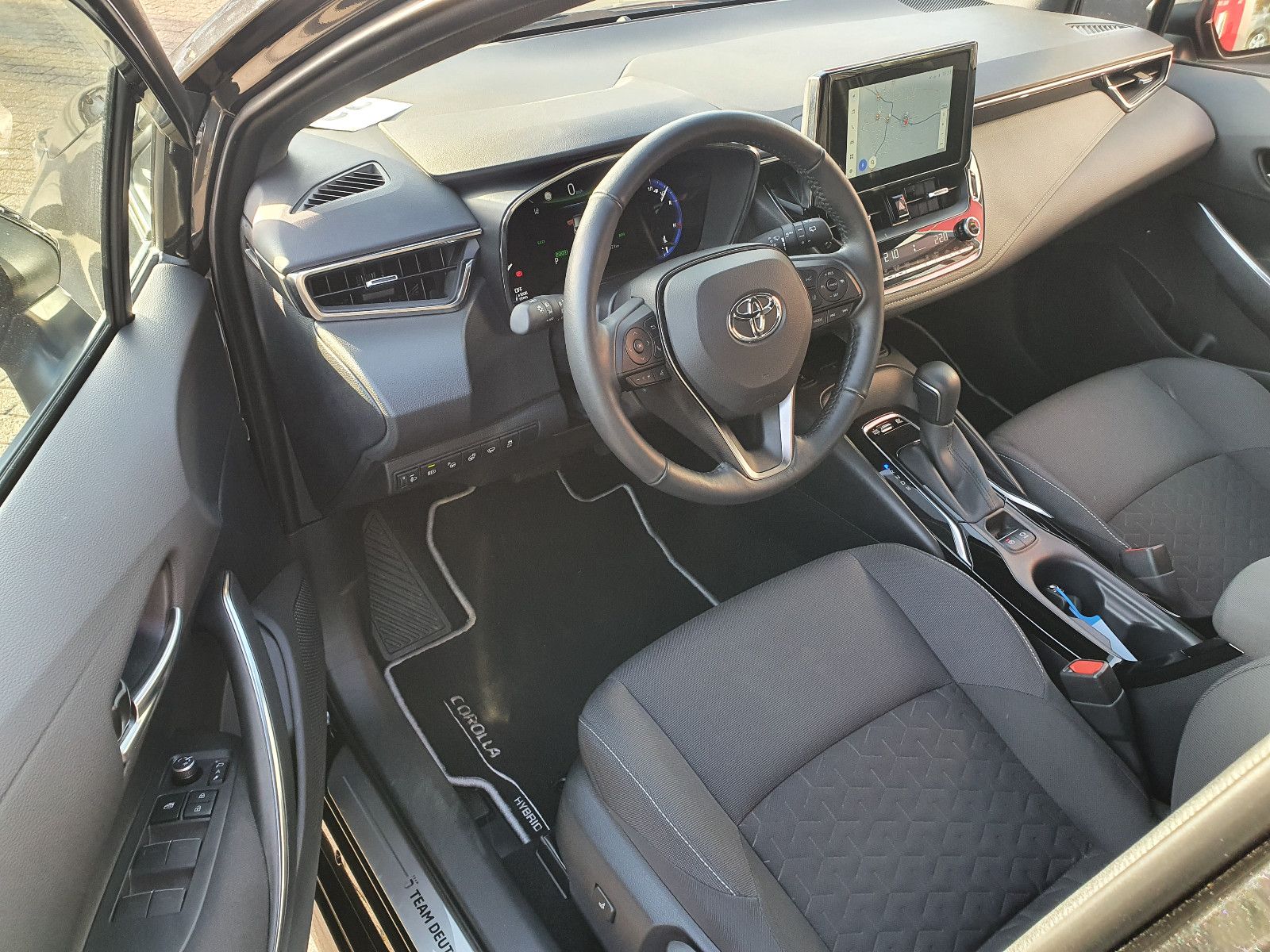 Toyota Corolla 1.8 Hybrid - Samsaru's Car Outlet