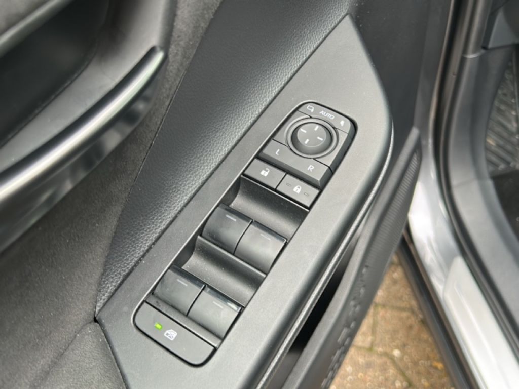 Toyota C-HR 2.0 Plug-in-Hybrid Teamplayer