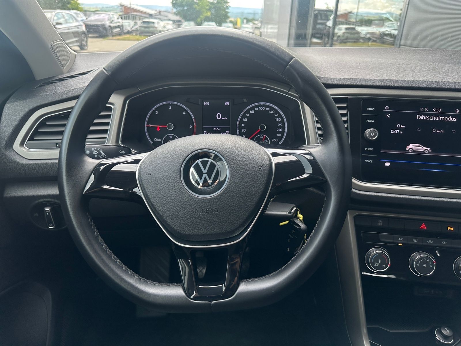 Volkswagen T-Roc 2.0 TDI Style - Samsaru's Car Outlet