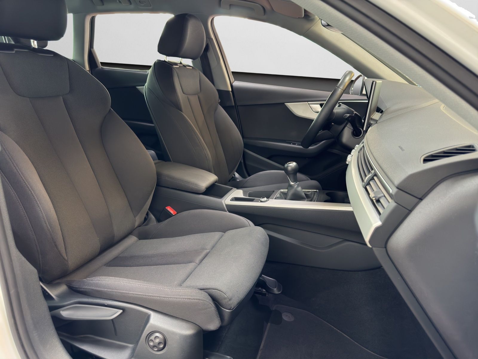 Audi A4 Avant 35 TFSI - Samsaru's Car Outlet