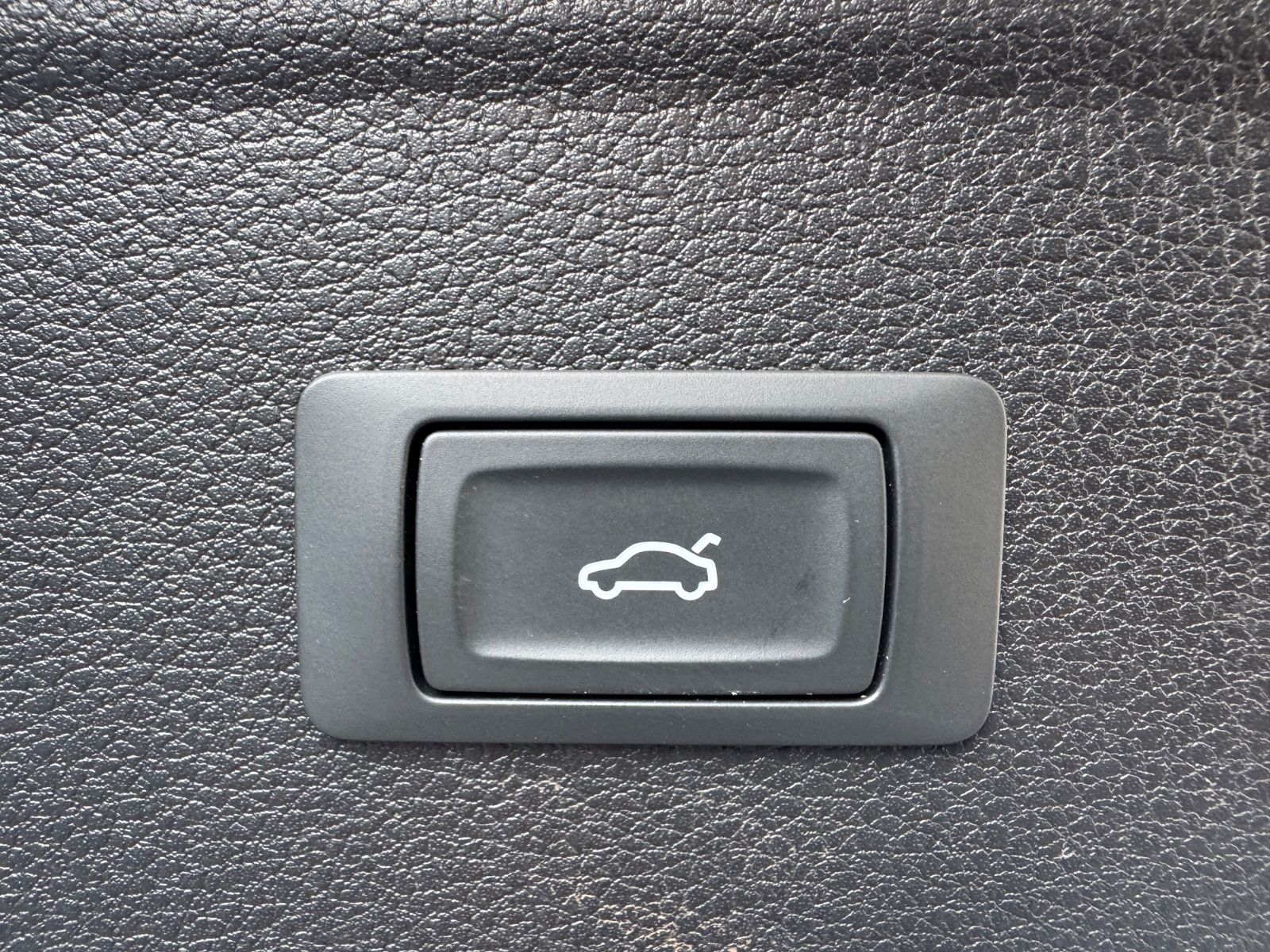Audi Q5 40 TDI quattro S line - Samsaru's Car Outlet