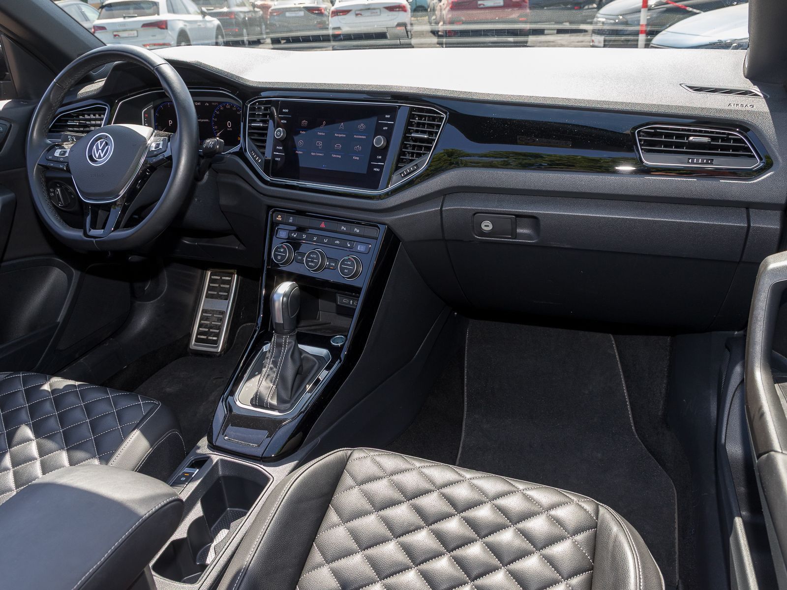 Volkswagen T-Roc 1.5 TSI DSG R-LINE EDITION - Samsaru's Car Outlet