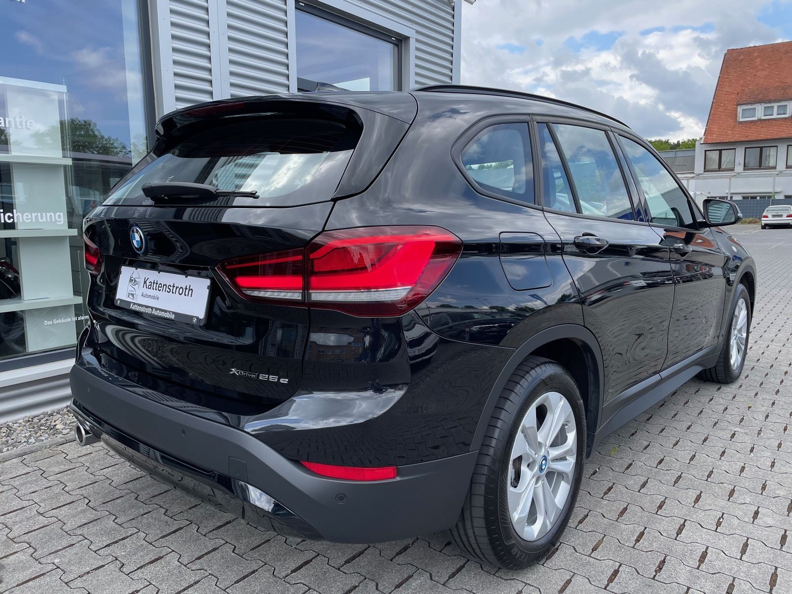 BMW X1 xDrive25e Advantage - Samsaru's Car Outlet
