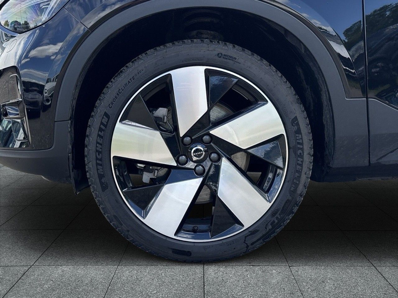 Volvo XC40 Twin Pure Electric AWD Ultimate Recharge - Samsaru's Car Outlet