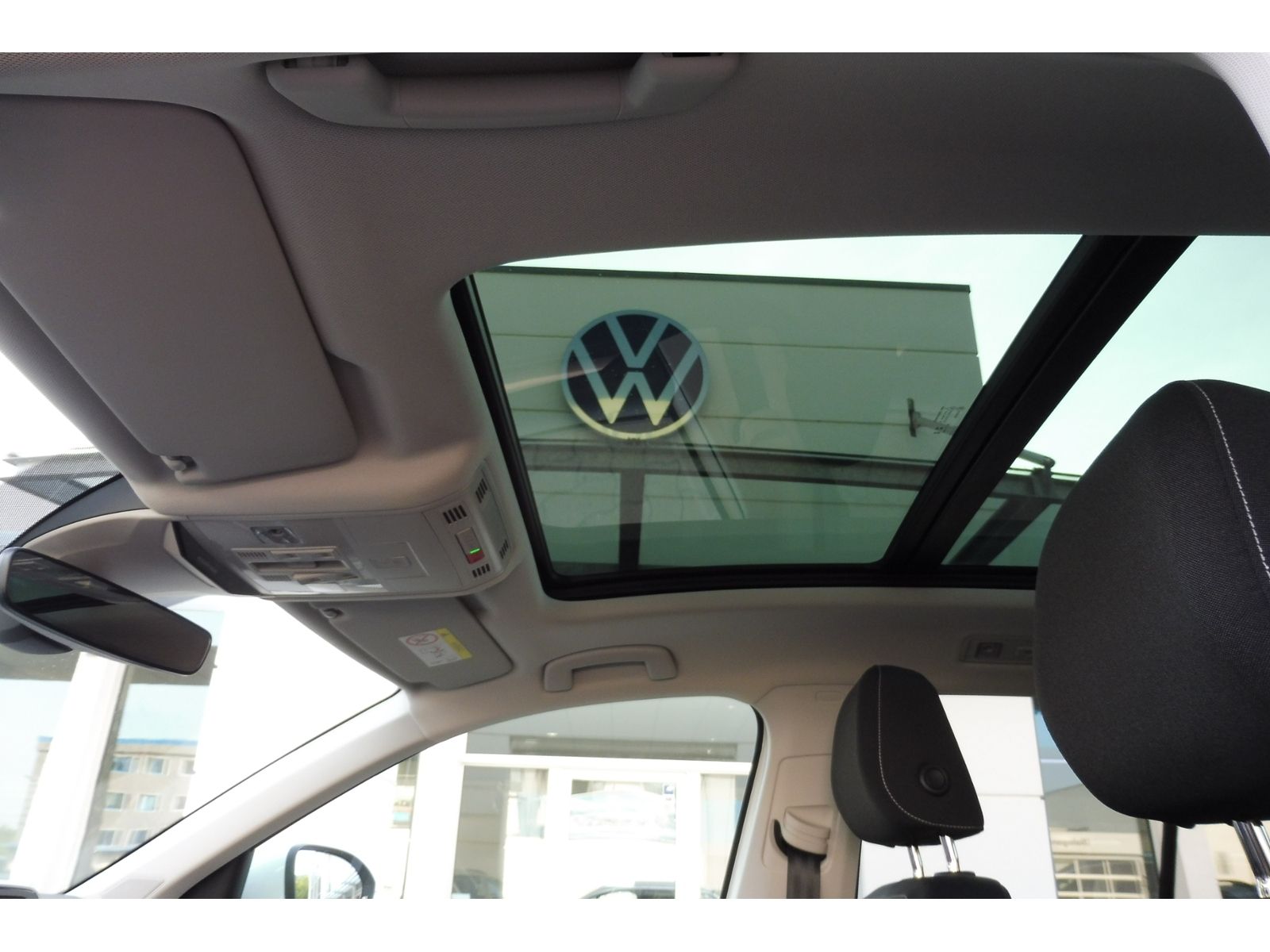 Volkswagen T-ROC Style 1.5 TSI - Samsaru's Car Outlet