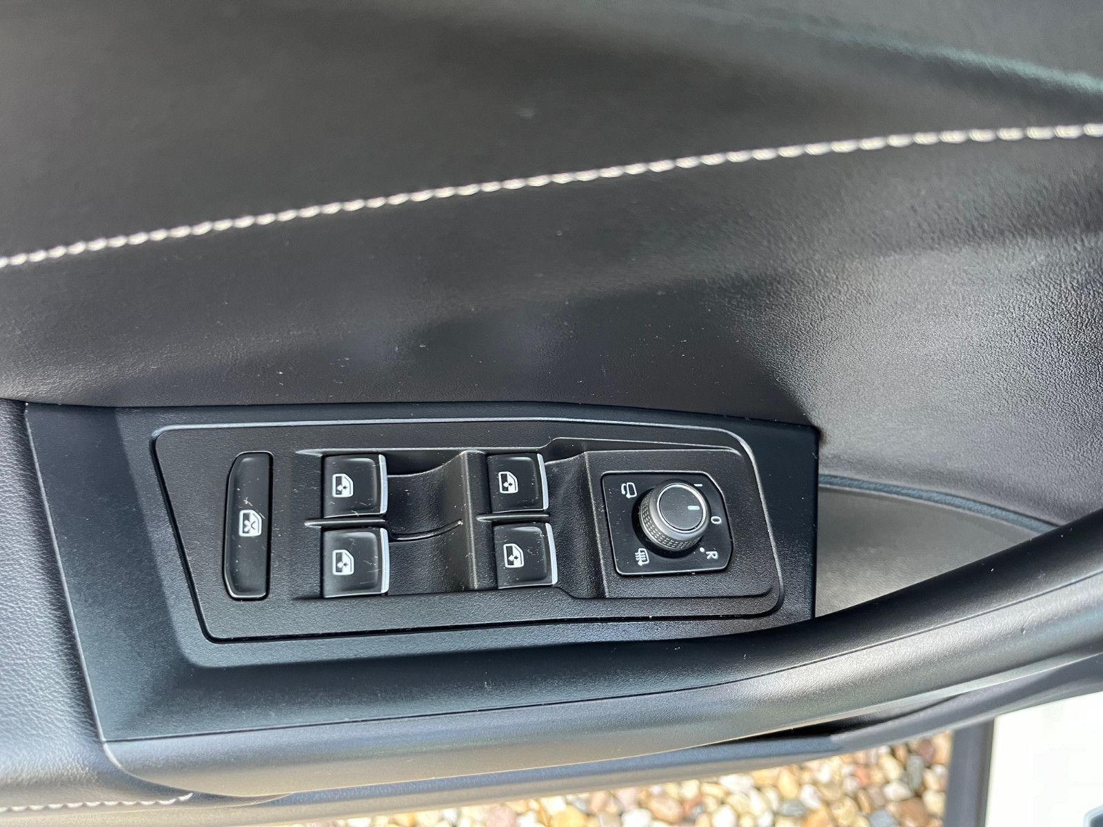 Volkswagen T-Roc R-Line - Samsaru's Car Outlet