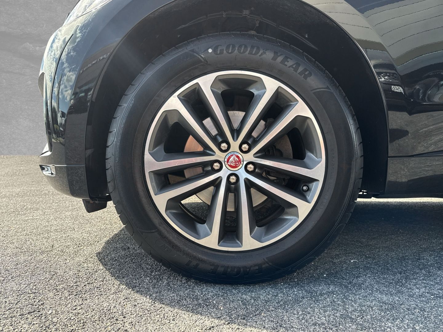 Jaguar F-Pace R-Sport AWD 20d Pano Winter Navi LED Virt