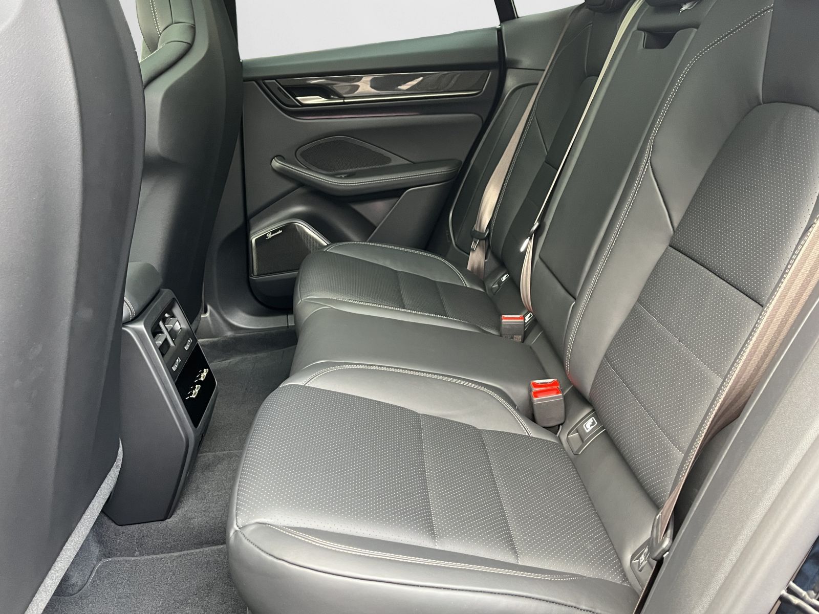 Porsche Macan Turbo Pano.,SportChrono,Burmester,Privacy,