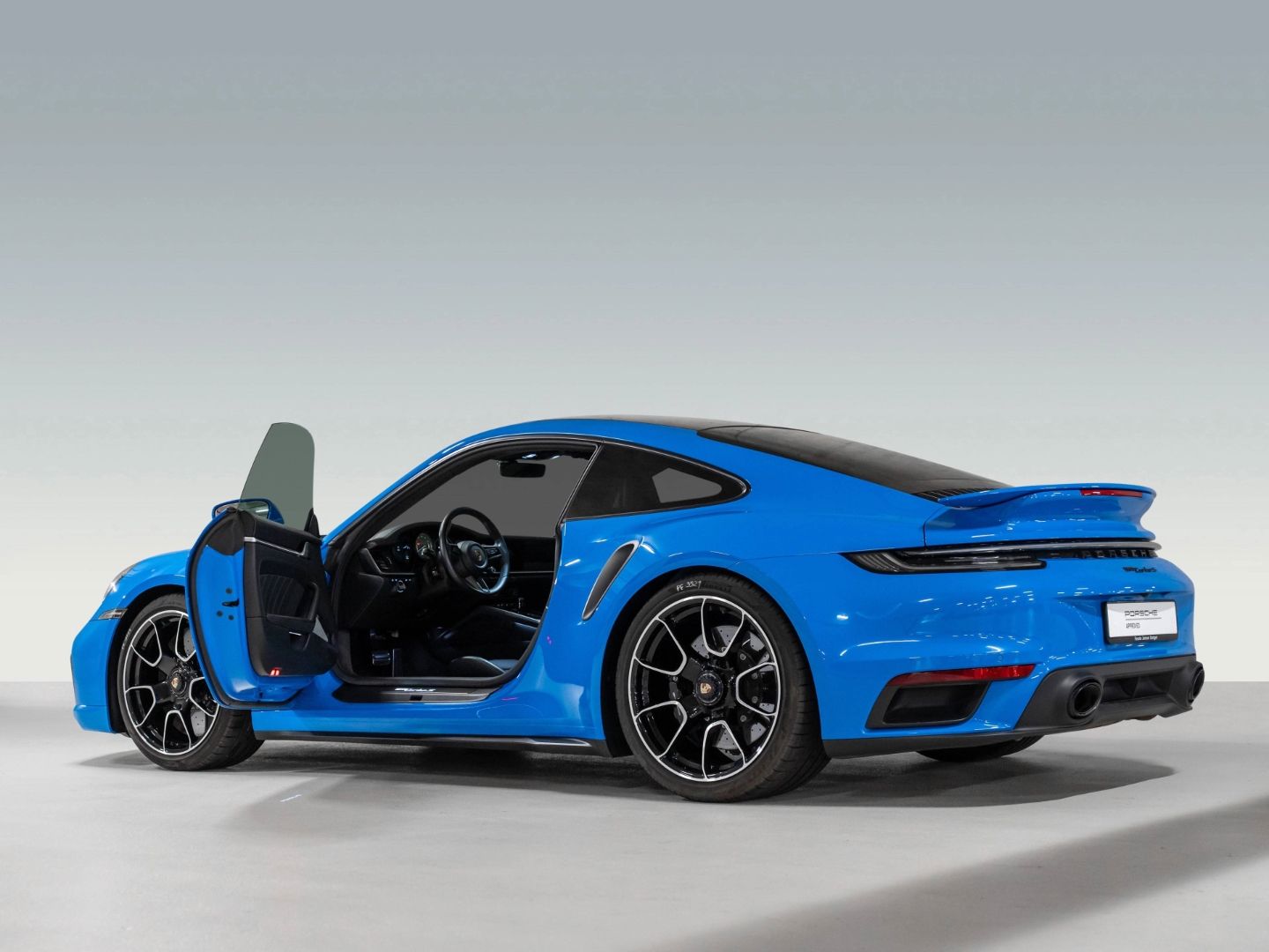 Porsche 992 Turbo S Burmester InnoDrive PCCB Lift-VA