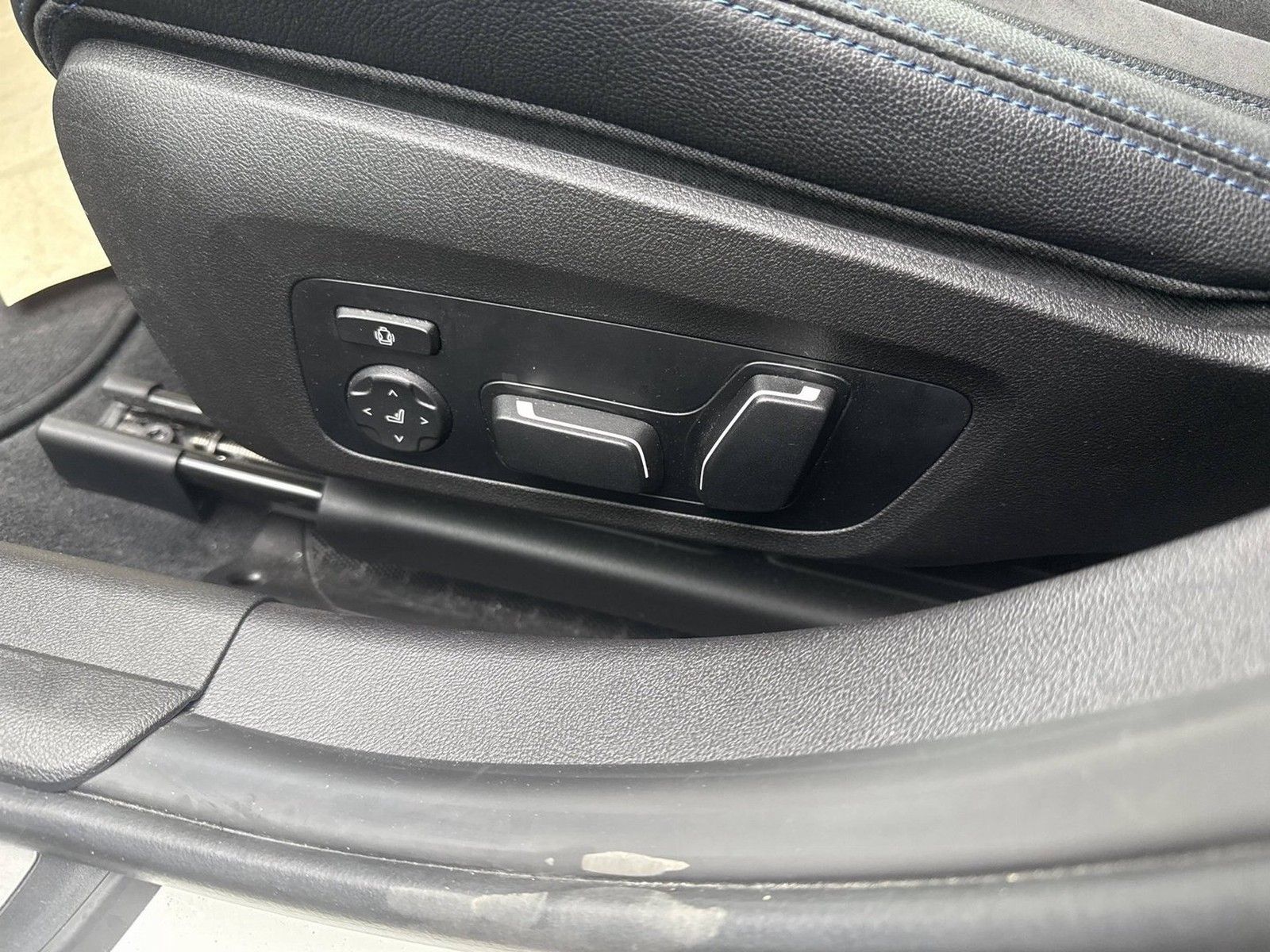 BMW 320i M Sport - Samsaru's Car Outlet
