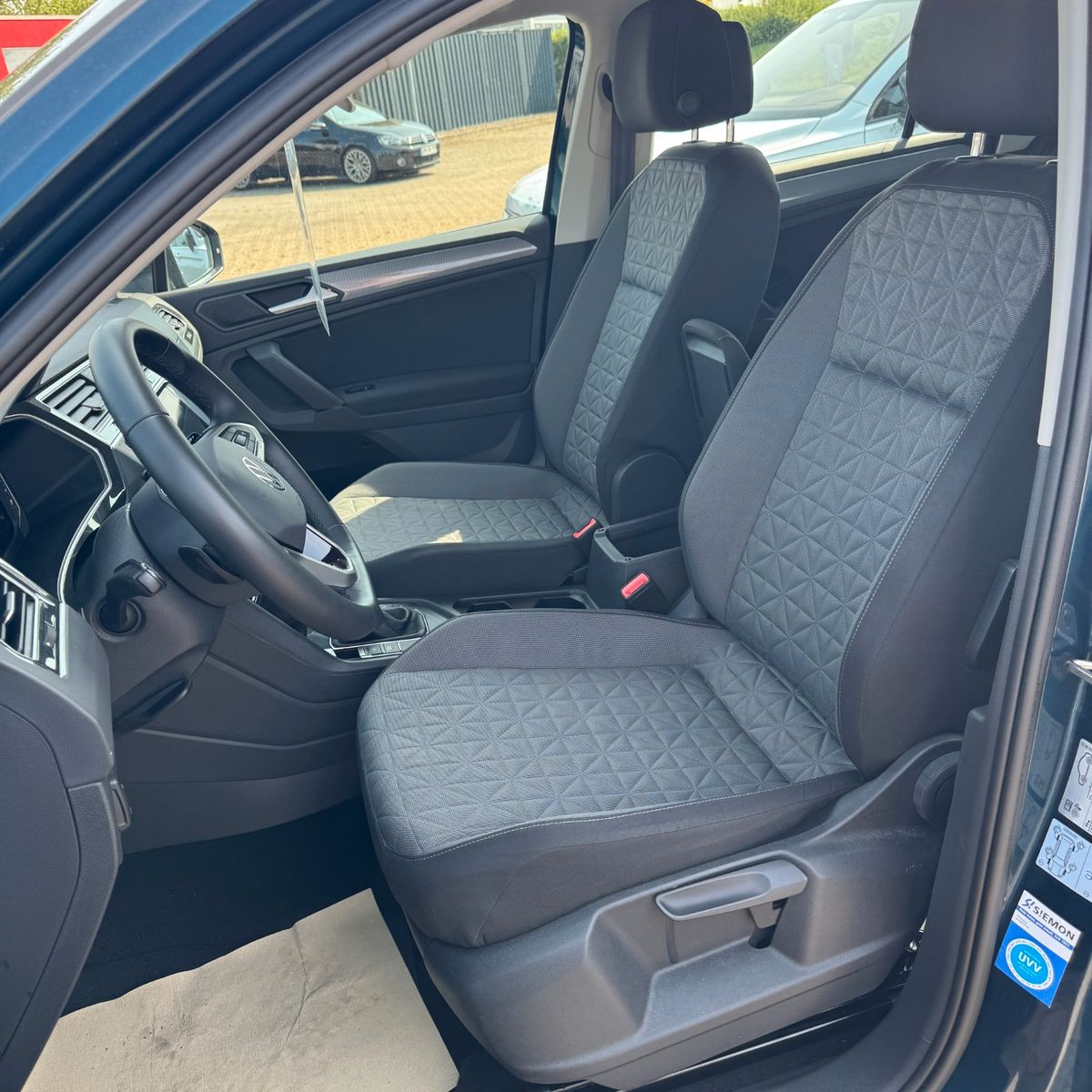 Volkswagen Tiguan Life 2.0 TDI - Samsaru's Car Outlet