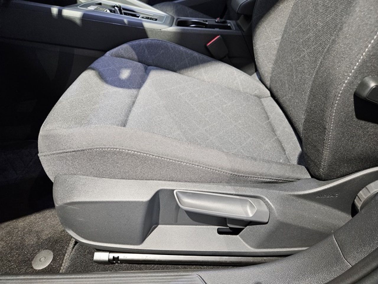 Volkswagen Golf 1.5 eTSI Life DSG - Samsaru's Car Outlet