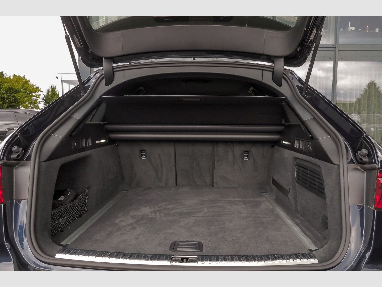 Audi A6 Avant 40TDI S line Black - Samsaru's Car Outlet