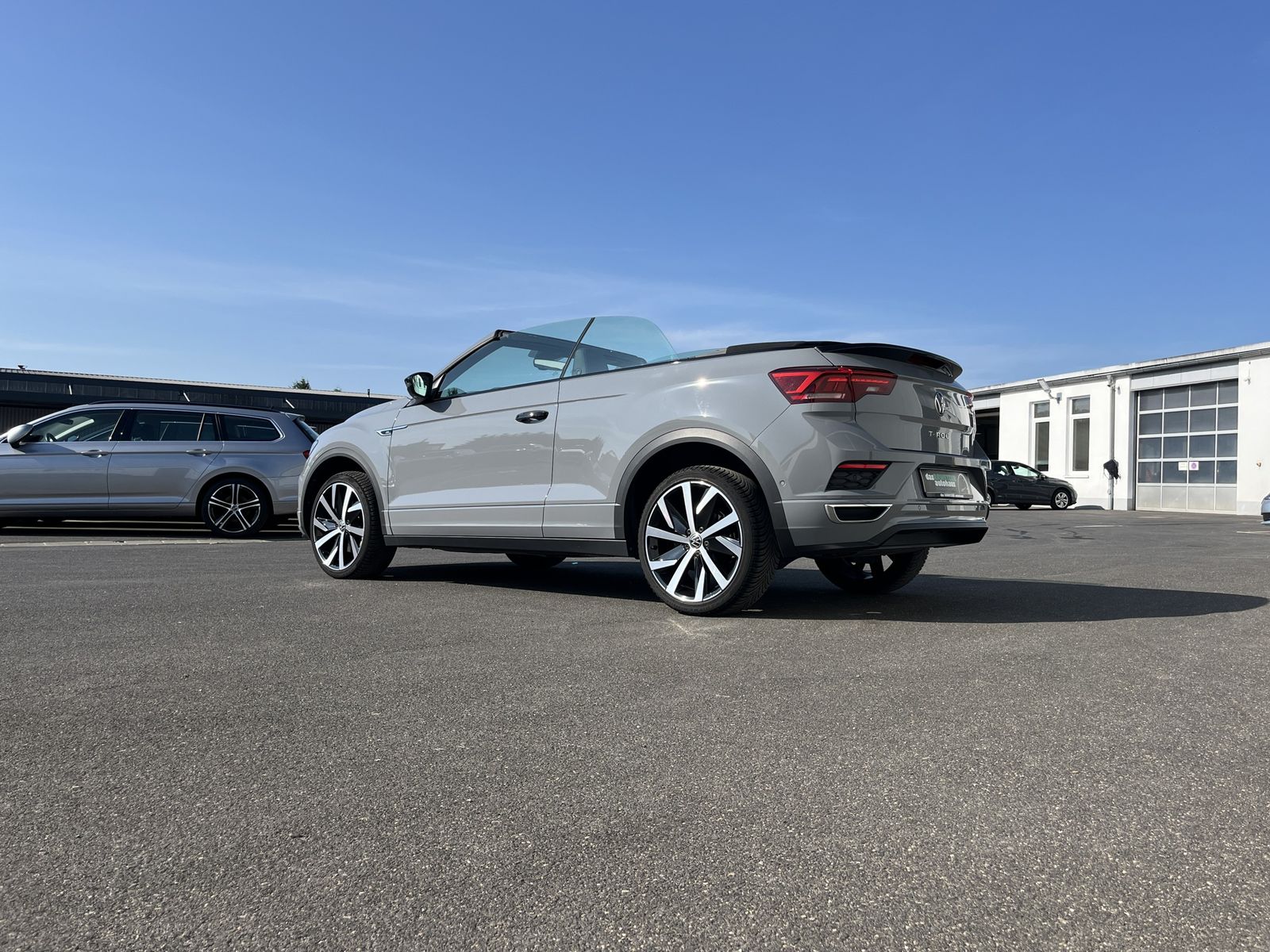 Volkswagen T-Roc 1.5 TSI R-Line - Samsaru's Car Outlet